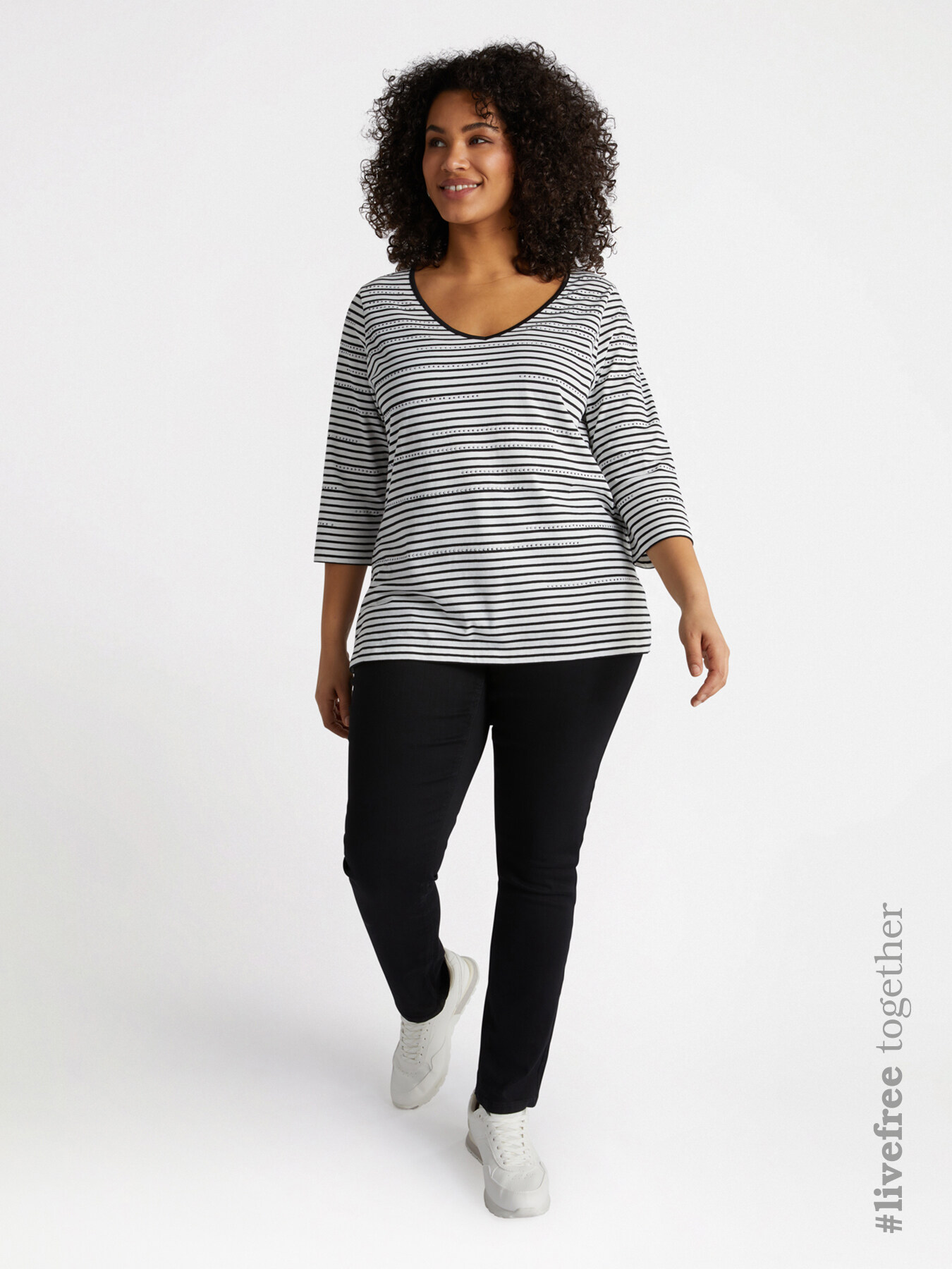 Camiseta de rayas con pedrer&iacute;a image number 0