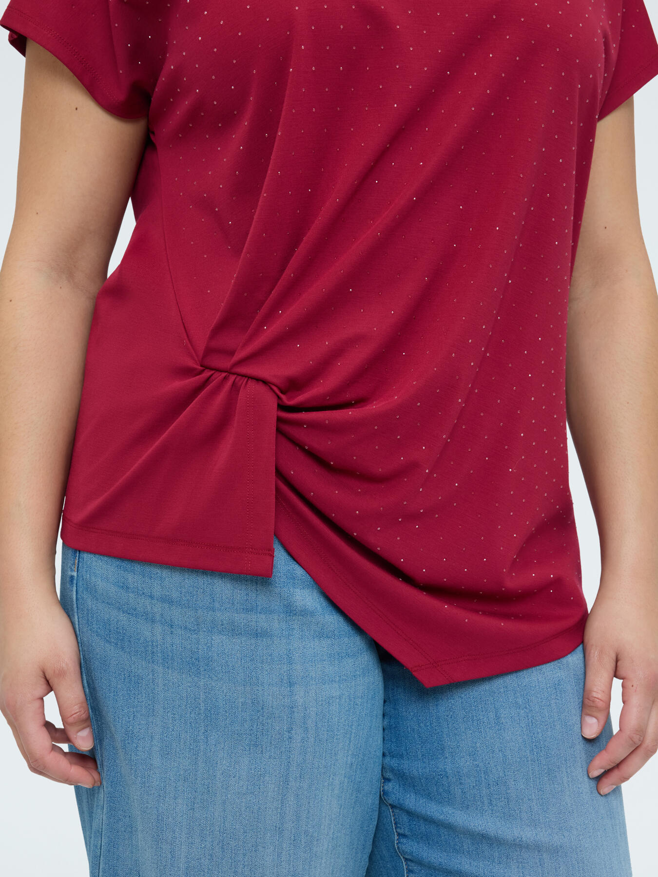 T-shirt con drappeggio e punti luce image number 3