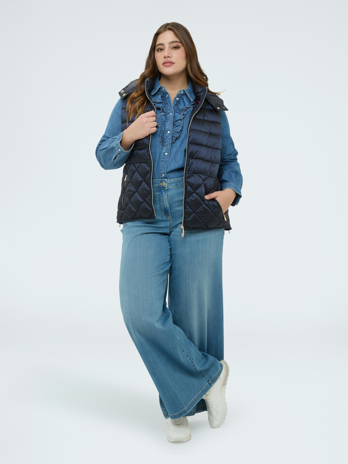 Sleeveless hooded puffer jacket image number 2