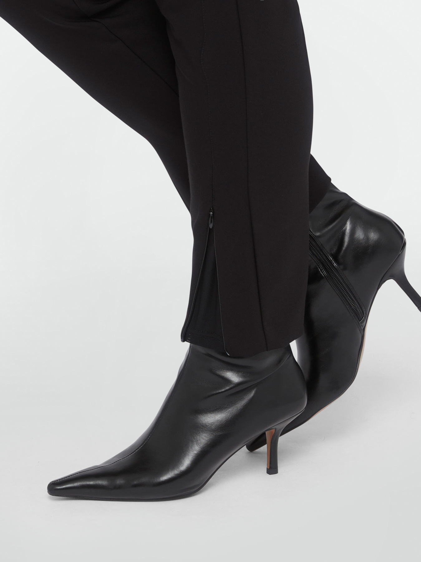 Pantalon skinny avec d&eacute;tail en tulle image number 4