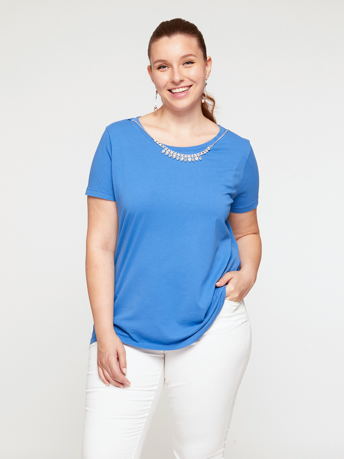 Cotton T-shirt with necklace image number 0