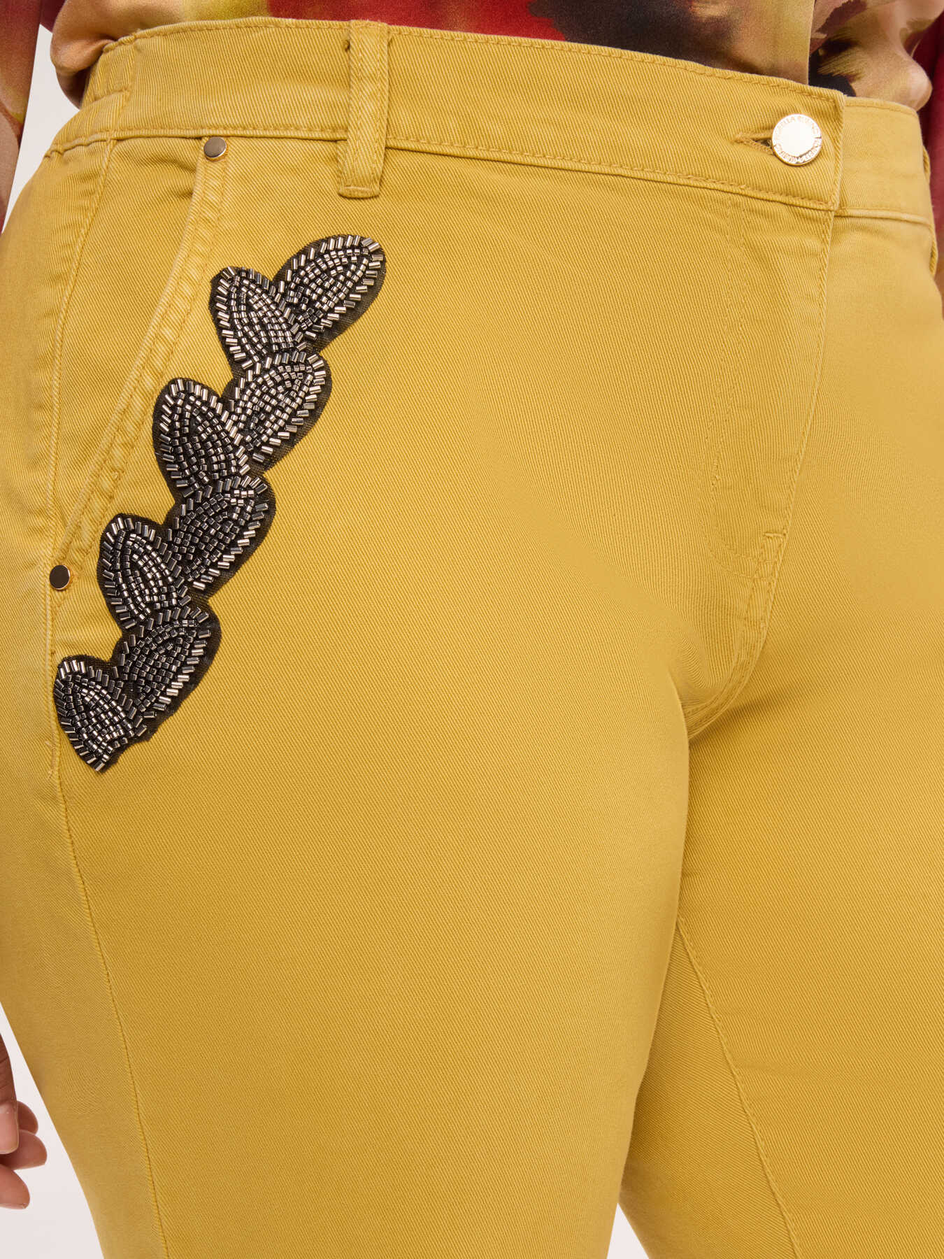 Chinohose mit Applikationen image number 3