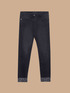 Jeans skinny con cristalli al fondo image number 3