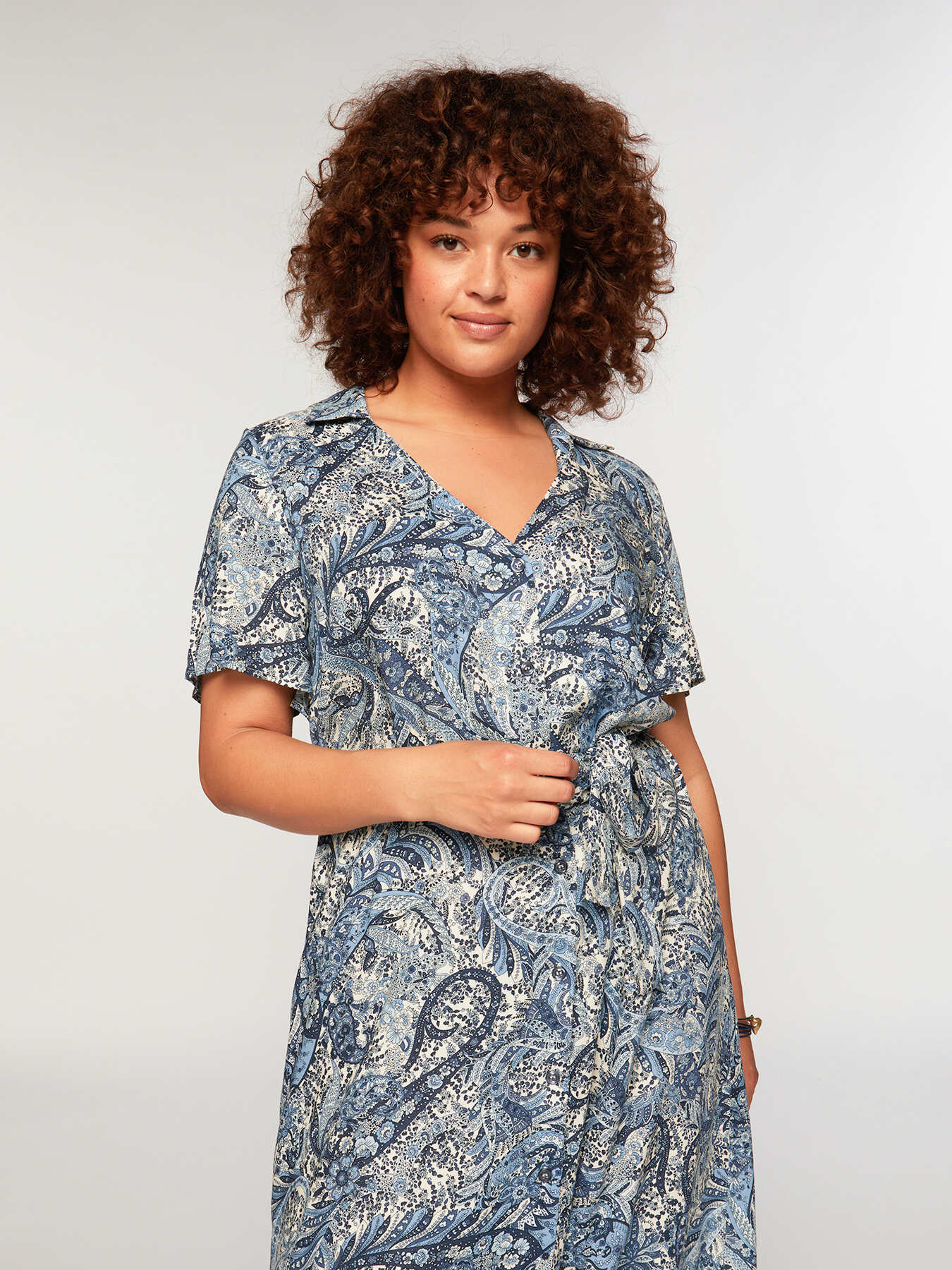 Vestido camisero largo con estampado de cachemir image number 2