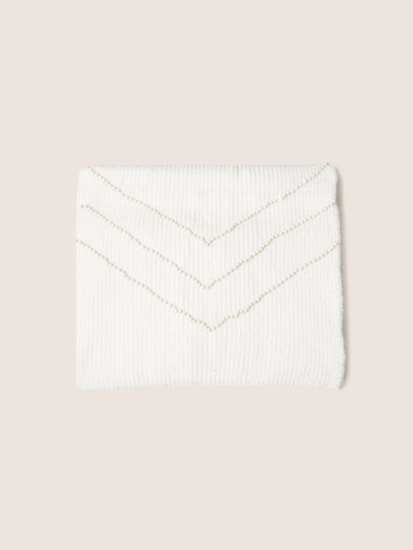 Bestickter Schal image number 0