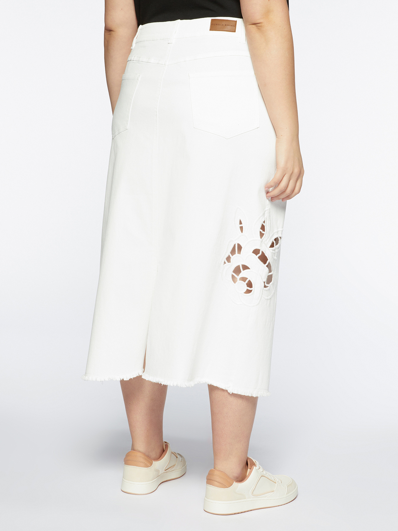 Gonna longuette ricamata image number 1