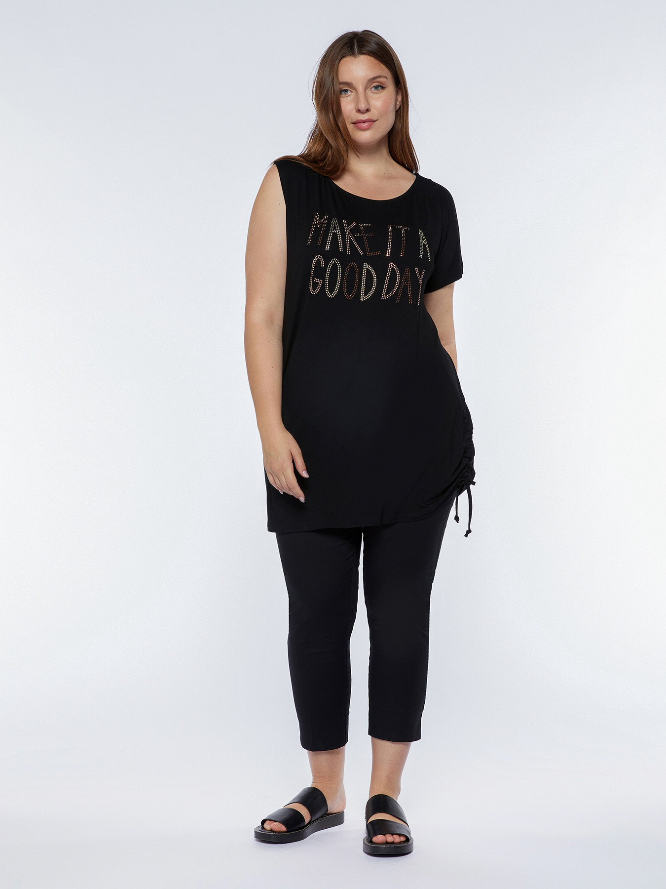 Camiseta asim&eacute;trica con texto image number 2