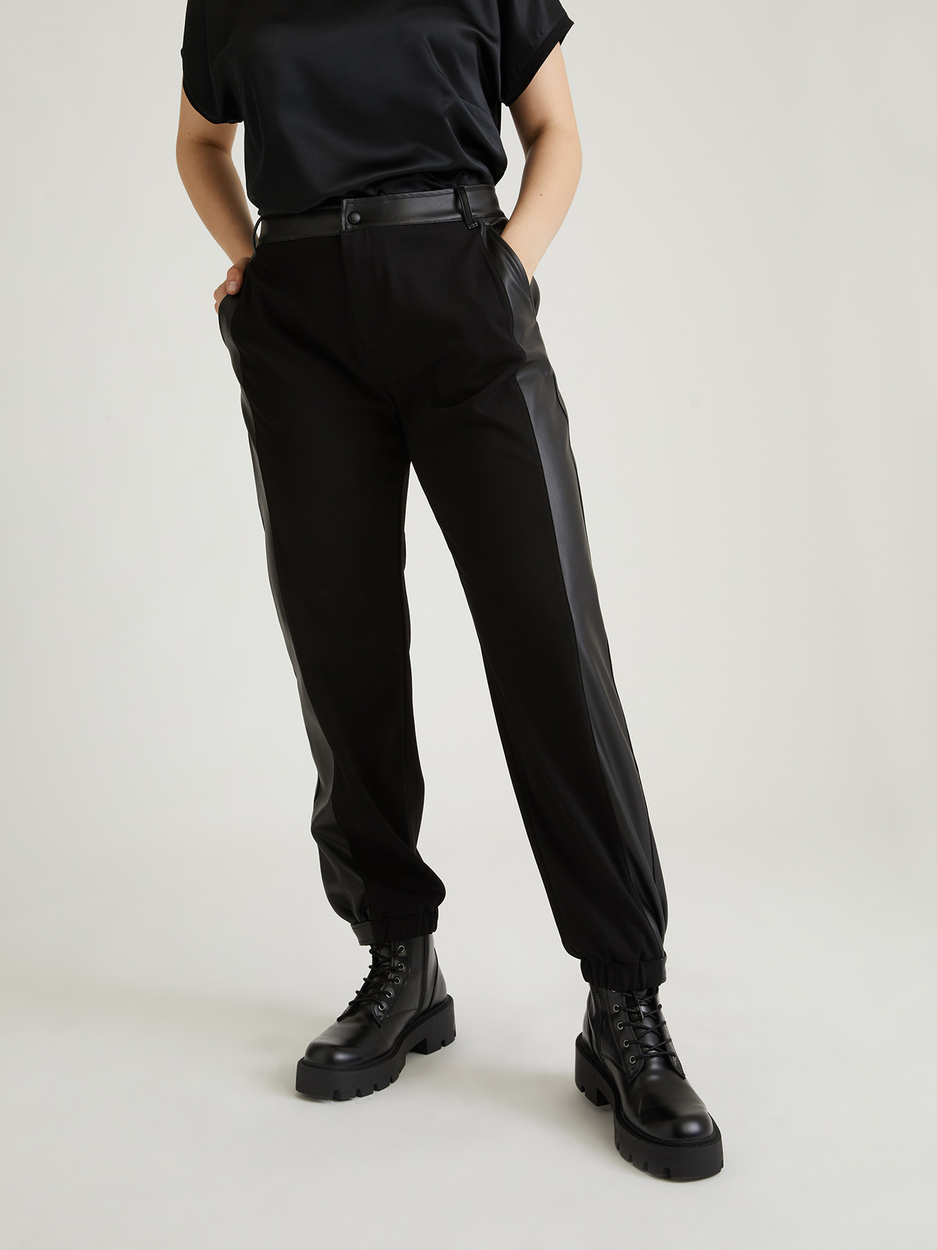 Pantaloni in similpelle e punto milano image number 2