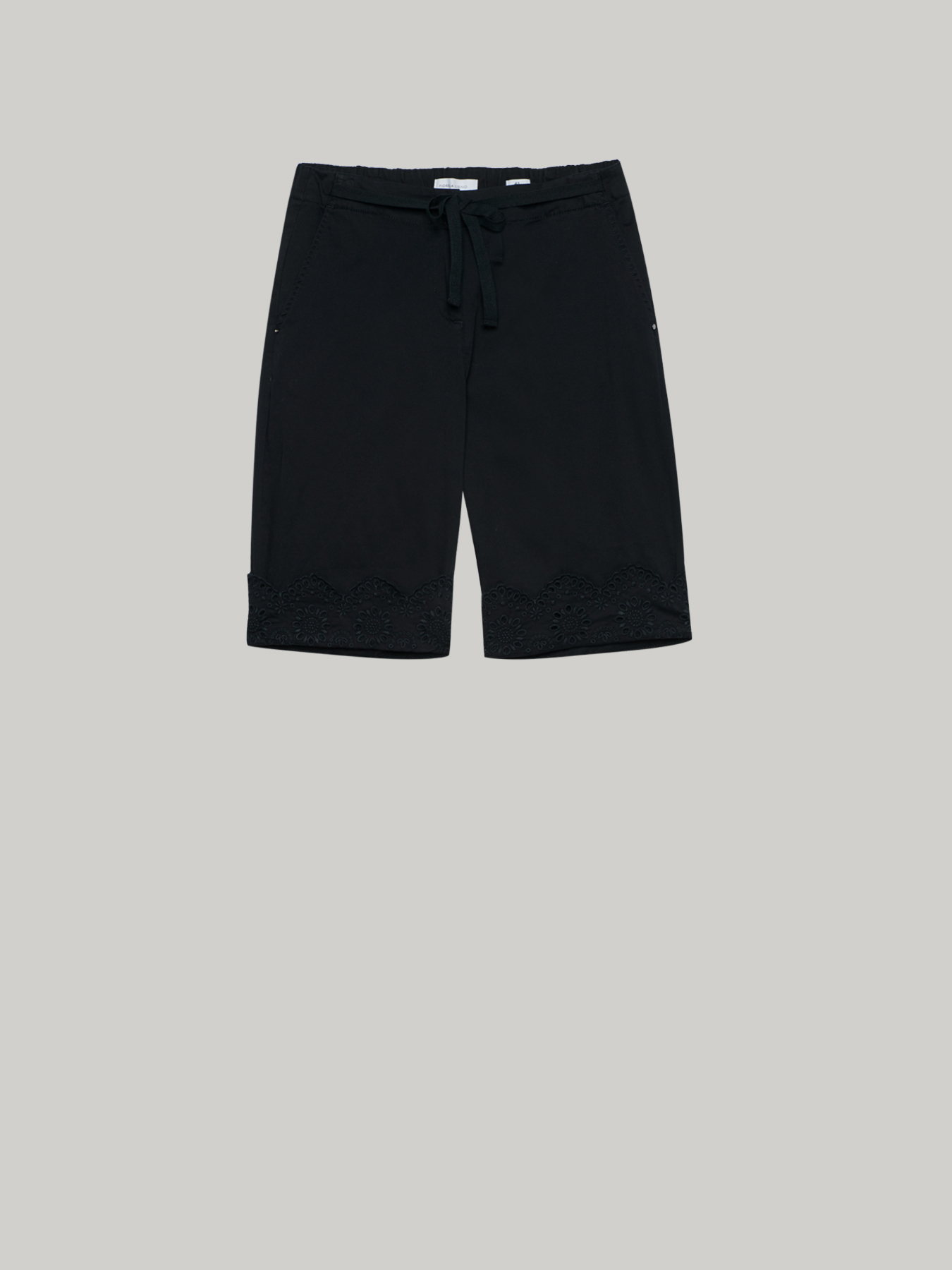 Kurze Hose mit St. Galler Stickerei image number 3