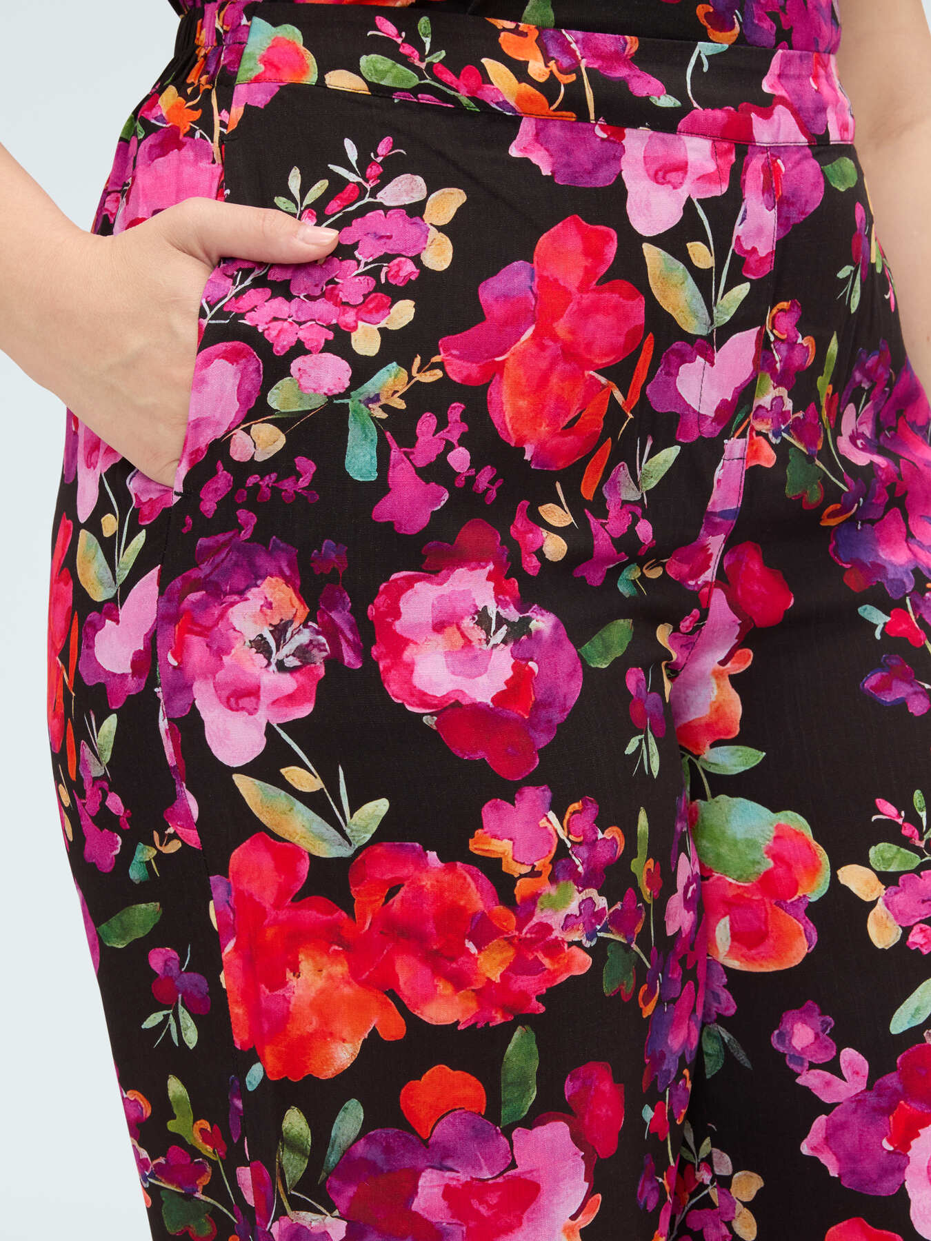 Floral trousers image number 4