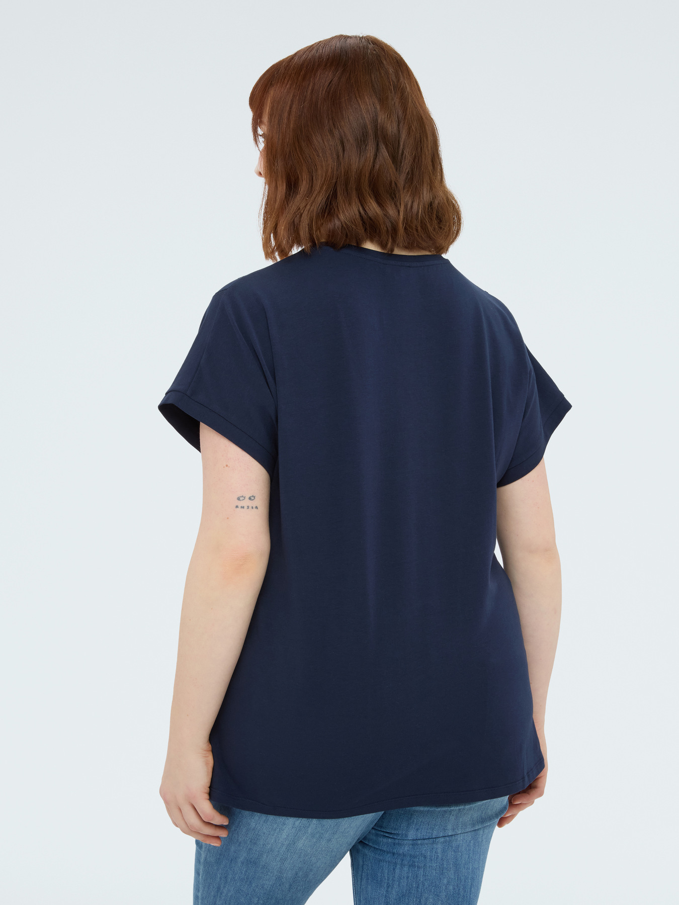 T-shirt in cotone con ricami e cut out image number 2