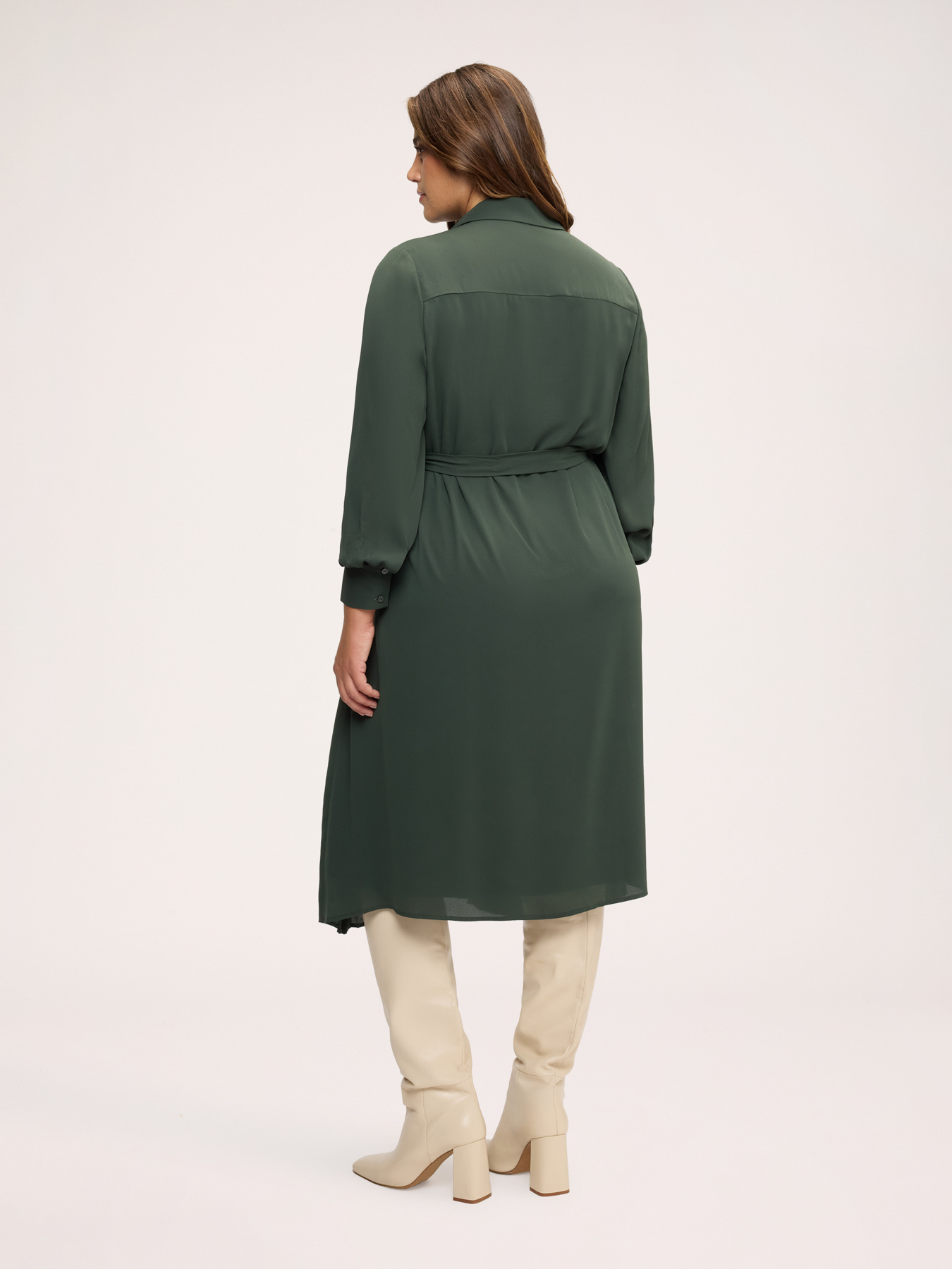 Langes plissiertes Hemdblusenkleid aus Georgette image number 1
