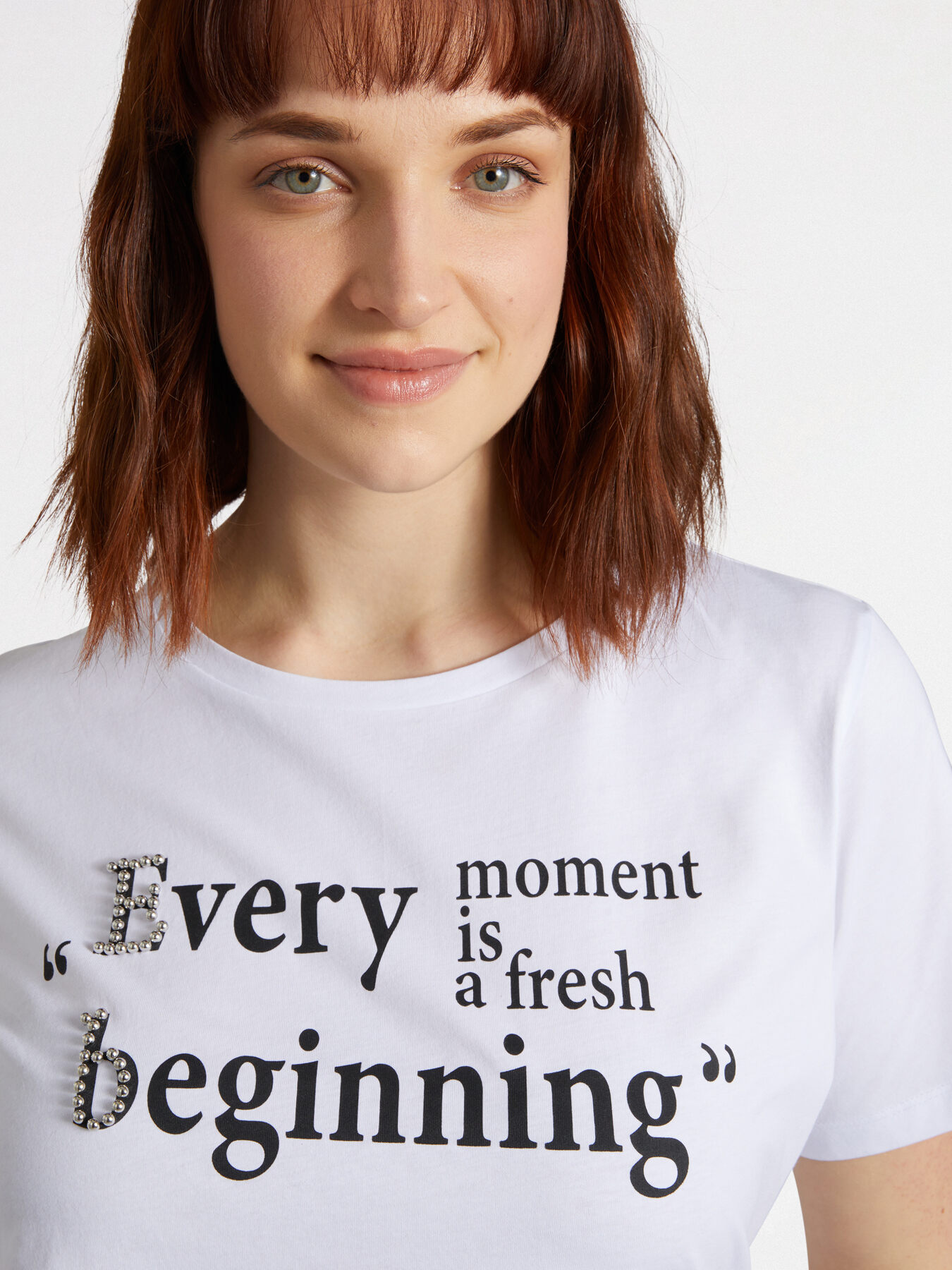 T-shirt avec inscription et broderie image number 3