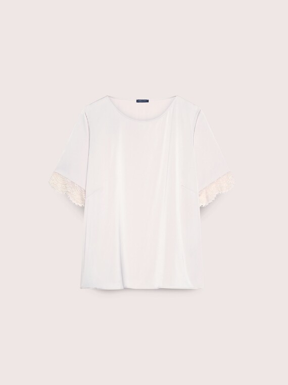 Satin blouse with lace edges