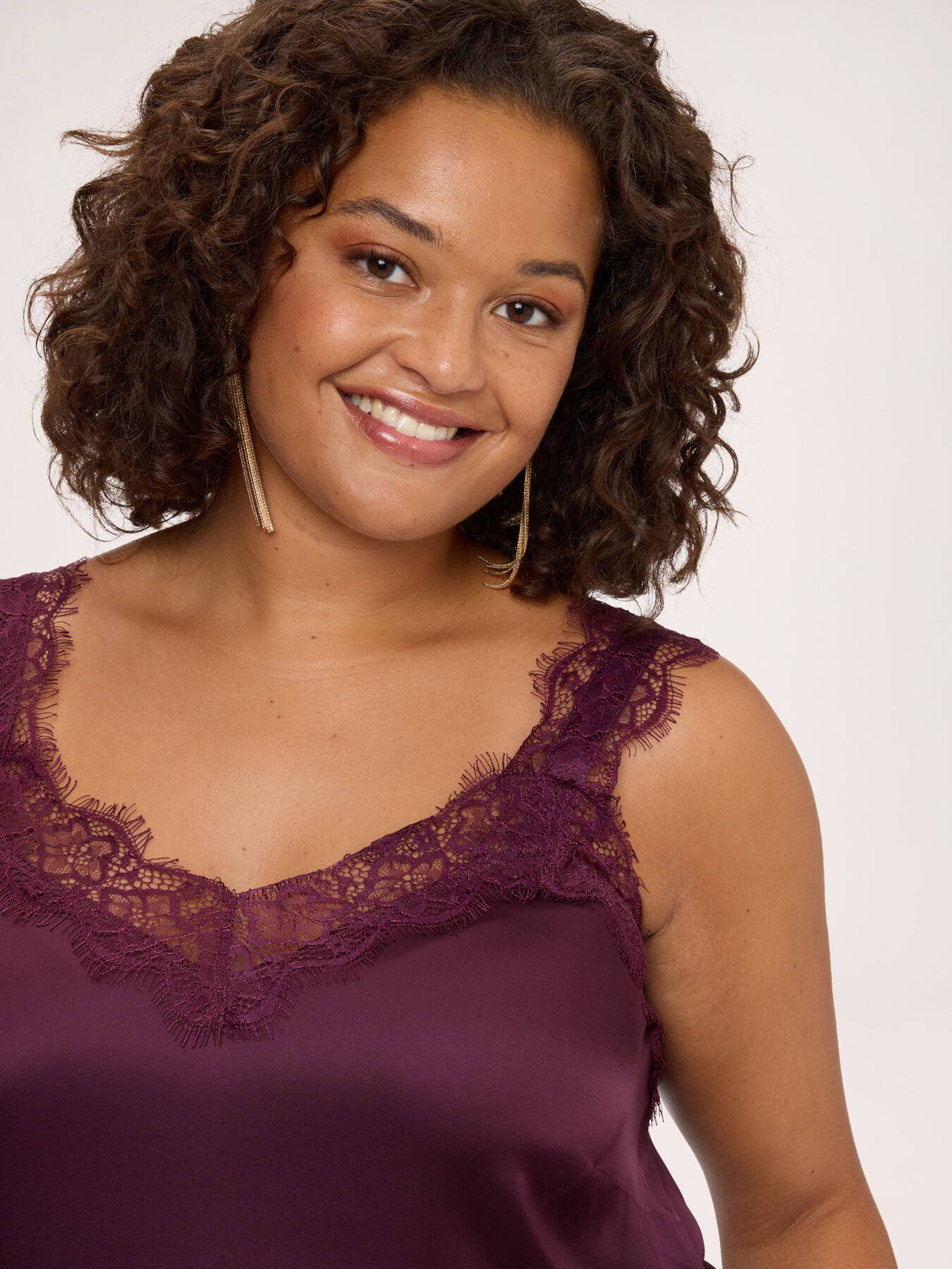 Viscose satin top with lace details image number 3