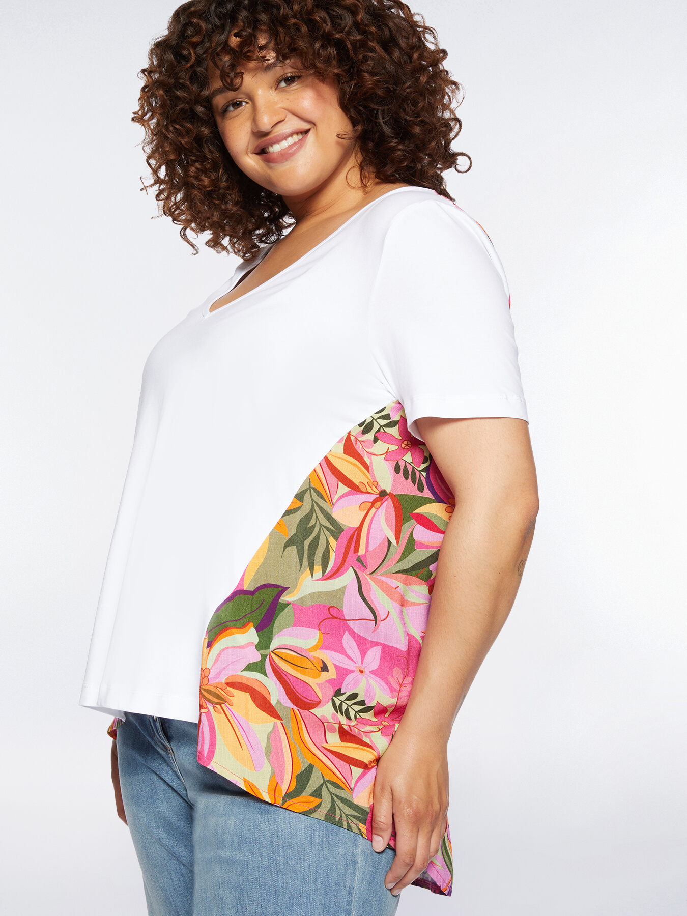 T-Shirt mit Blumenmuster-Eins&auml;tzen image number 0