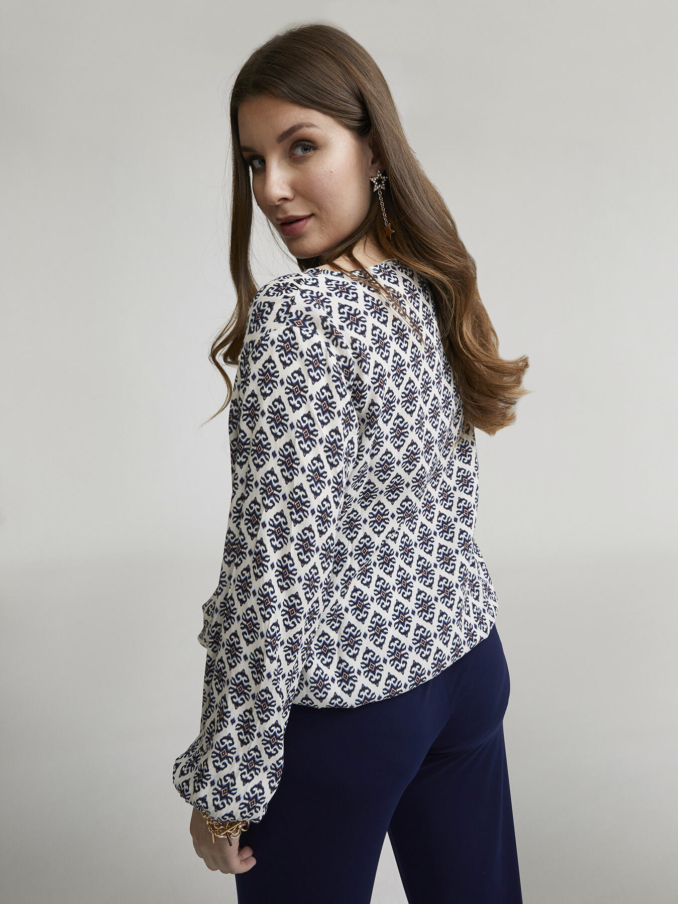 Blusa con estampado &eacute;tnico image number 1