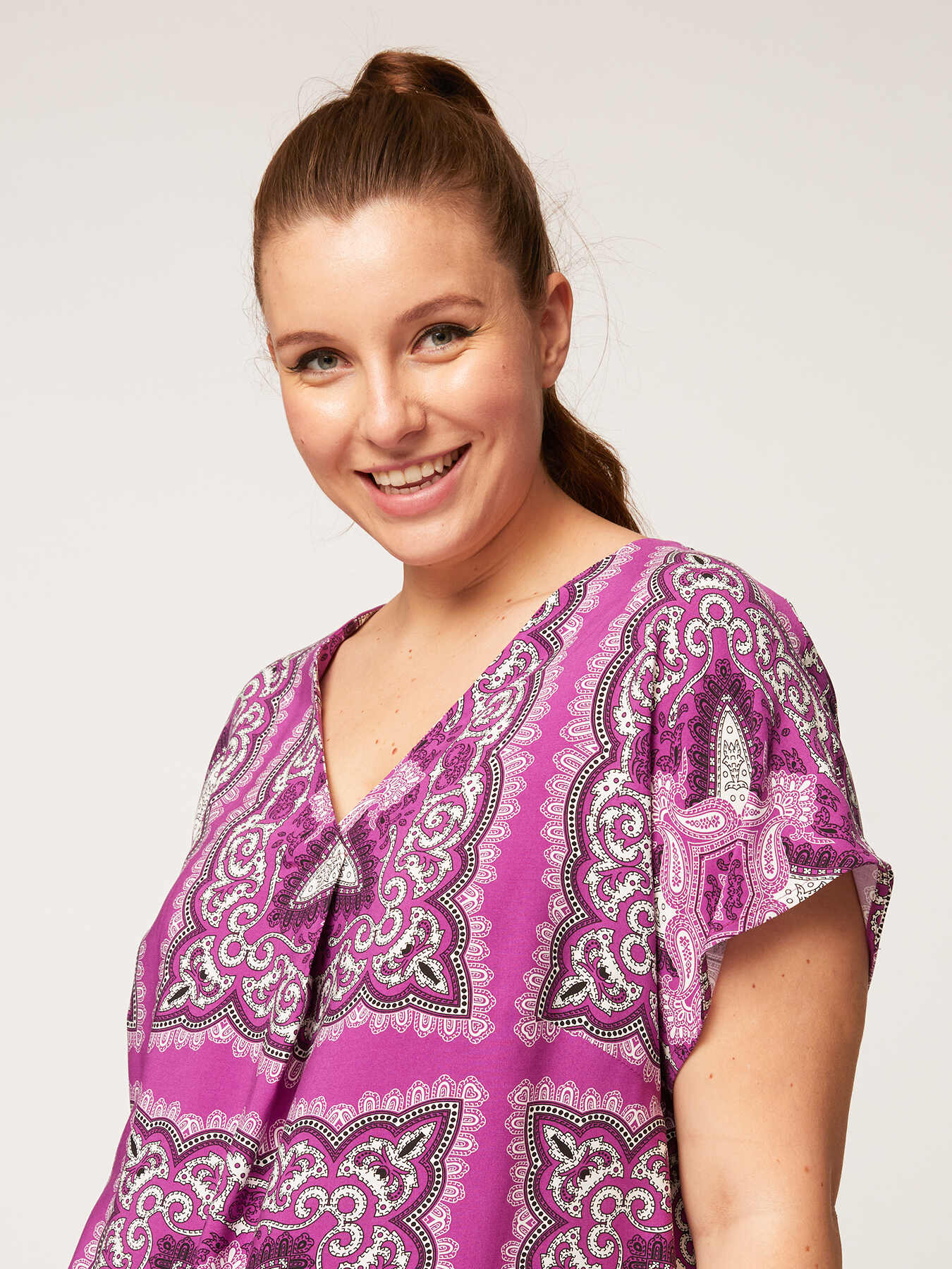 Bluse mit Bandana-Druck image number 2