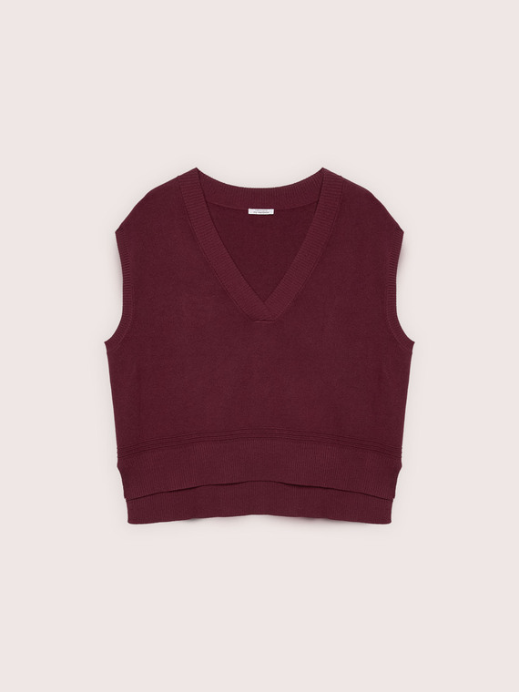 Fine knit V-neck vest