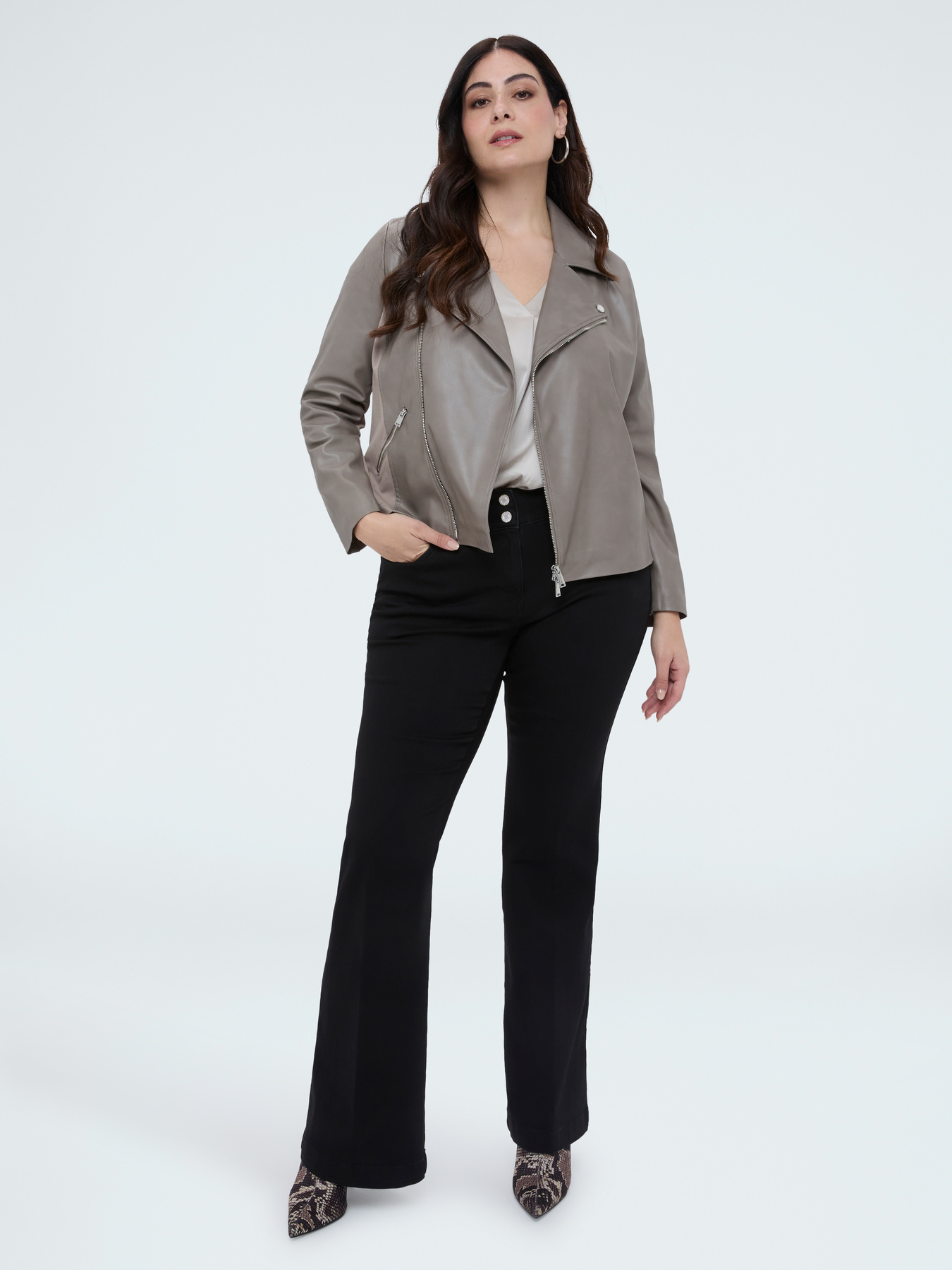 Jeans Flare Waschung schwarz image number 3