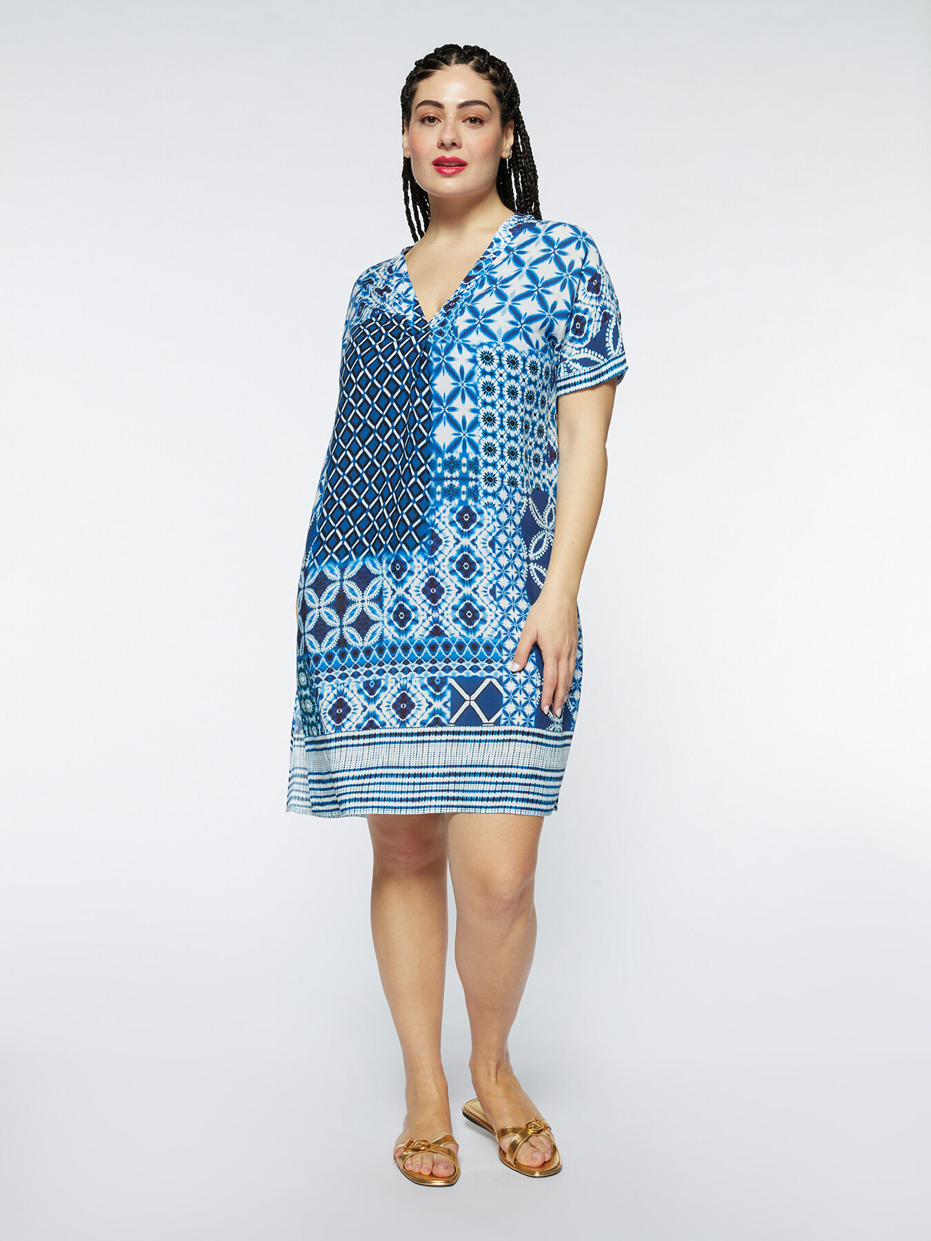Beach cover-up dress with print in shades of blue image number 0