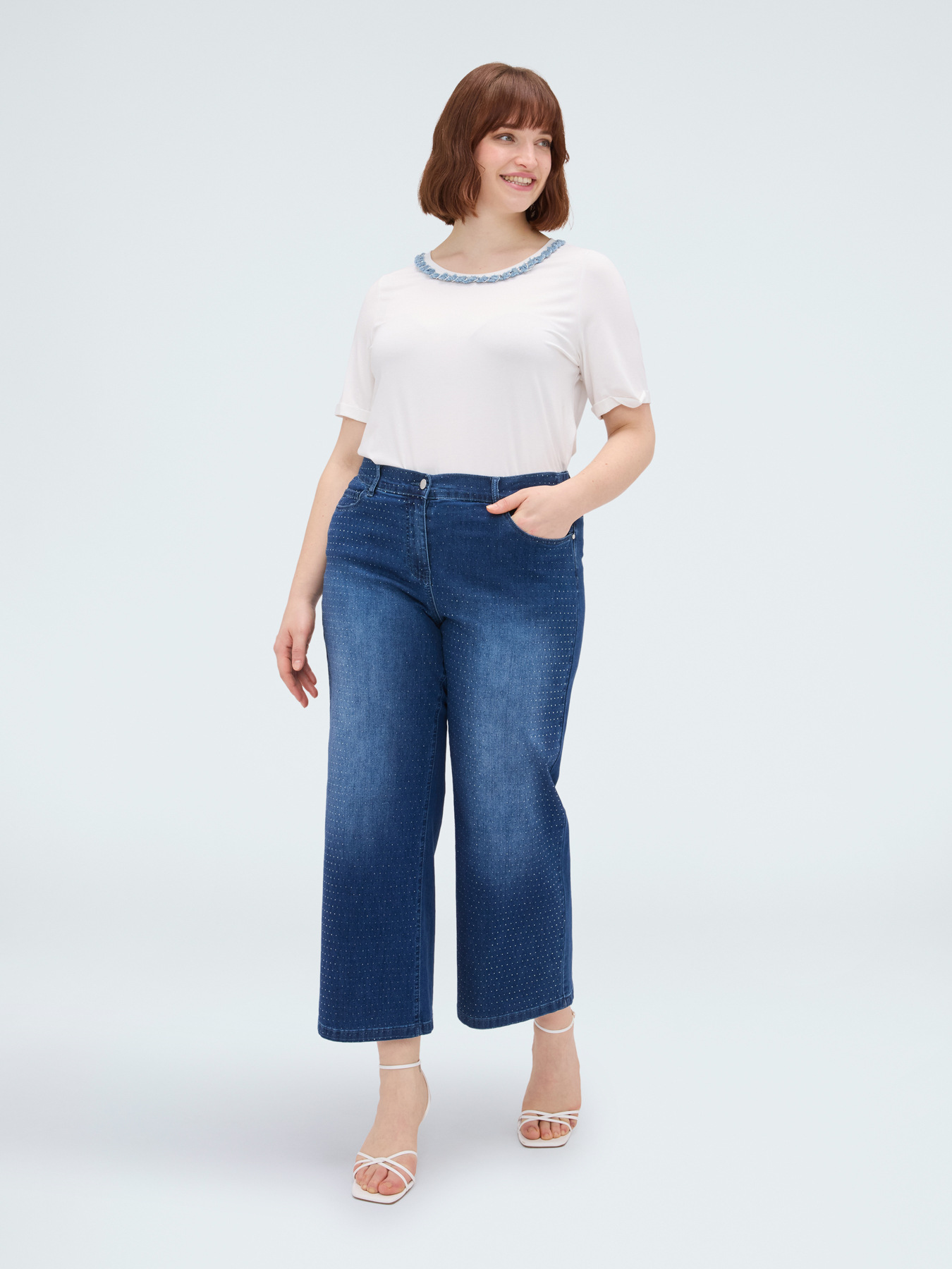 Cropped full hotfix jeans image number 2