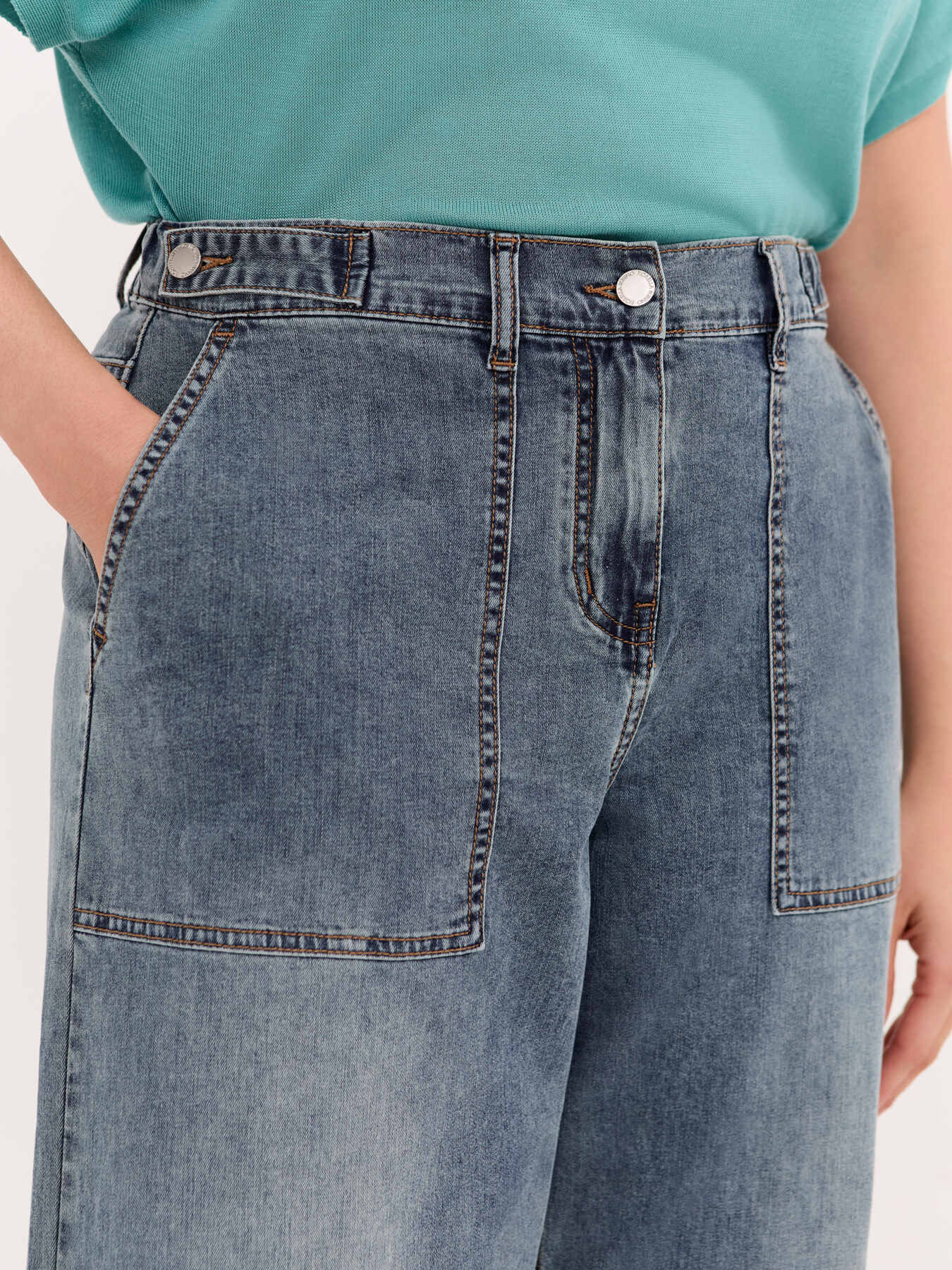 Jeans mit weitem Bein und Maxi-Taschen image number 2