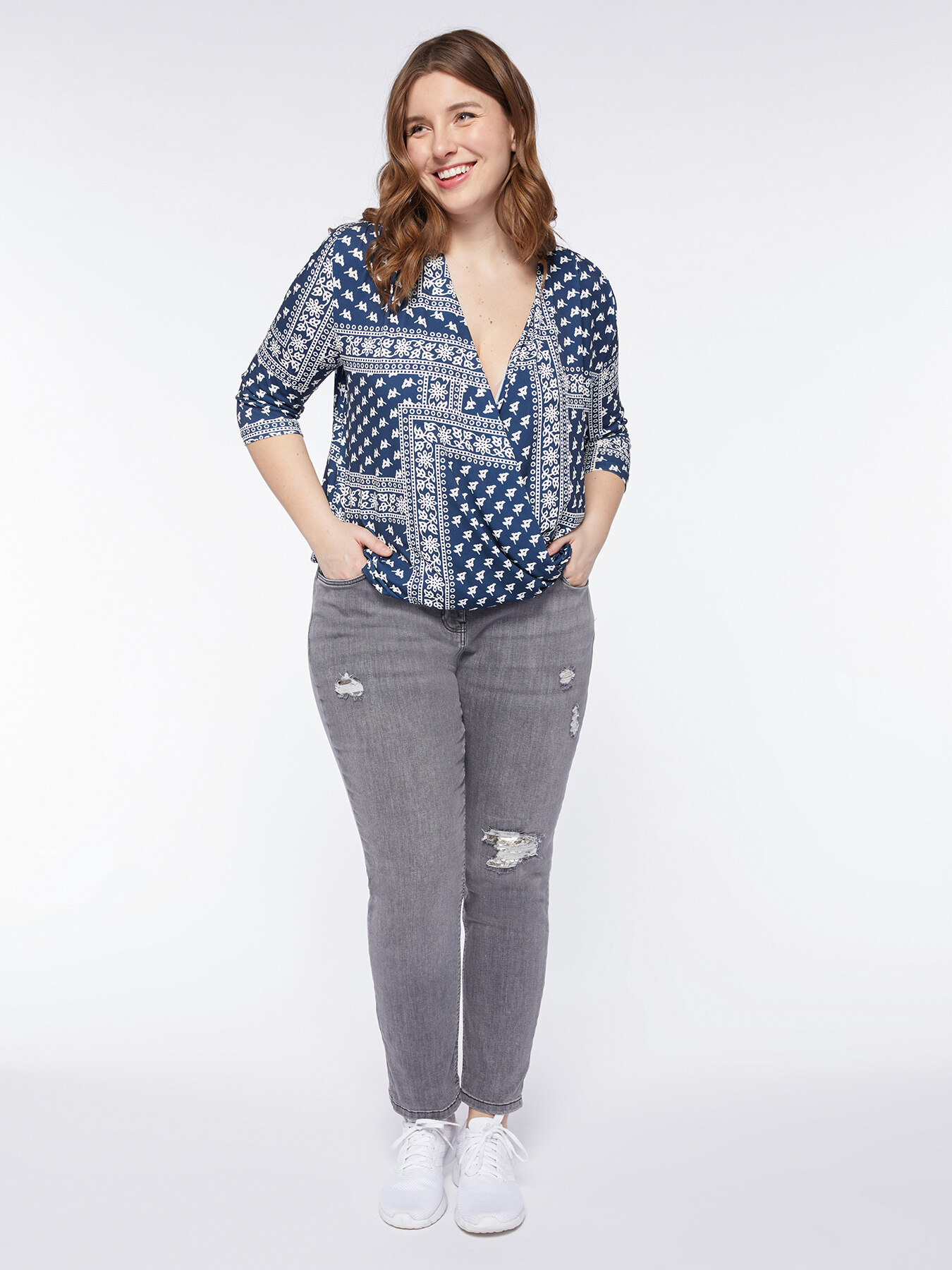 Girlfit slim jeans with tears and sequins image number 3