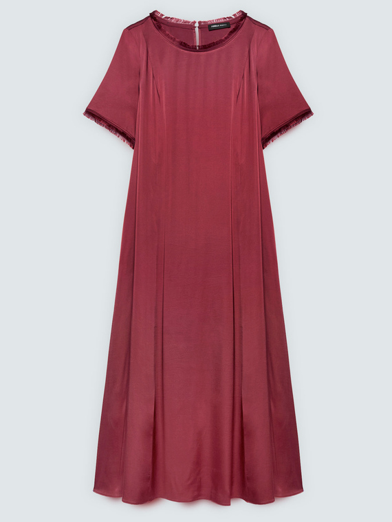 Vestido l&iacute;nea A en raso con detalles deshilachados