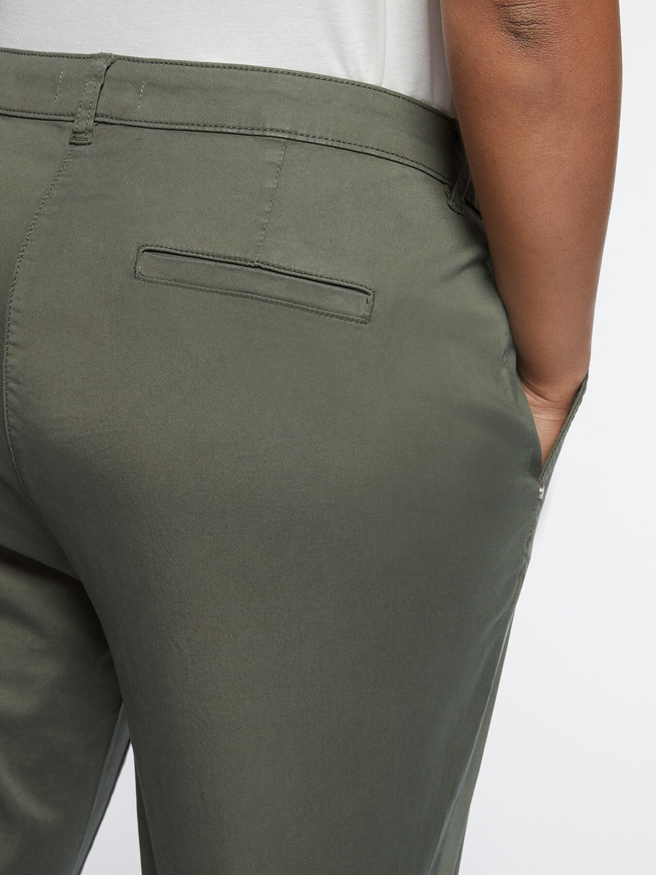 Pantalones chinos de TENCEL&trade; image number 2