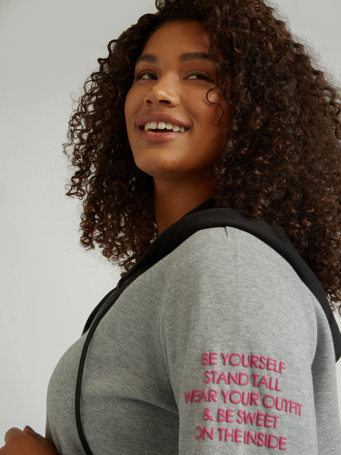 Colour-Block-Sweatshirt image number 1