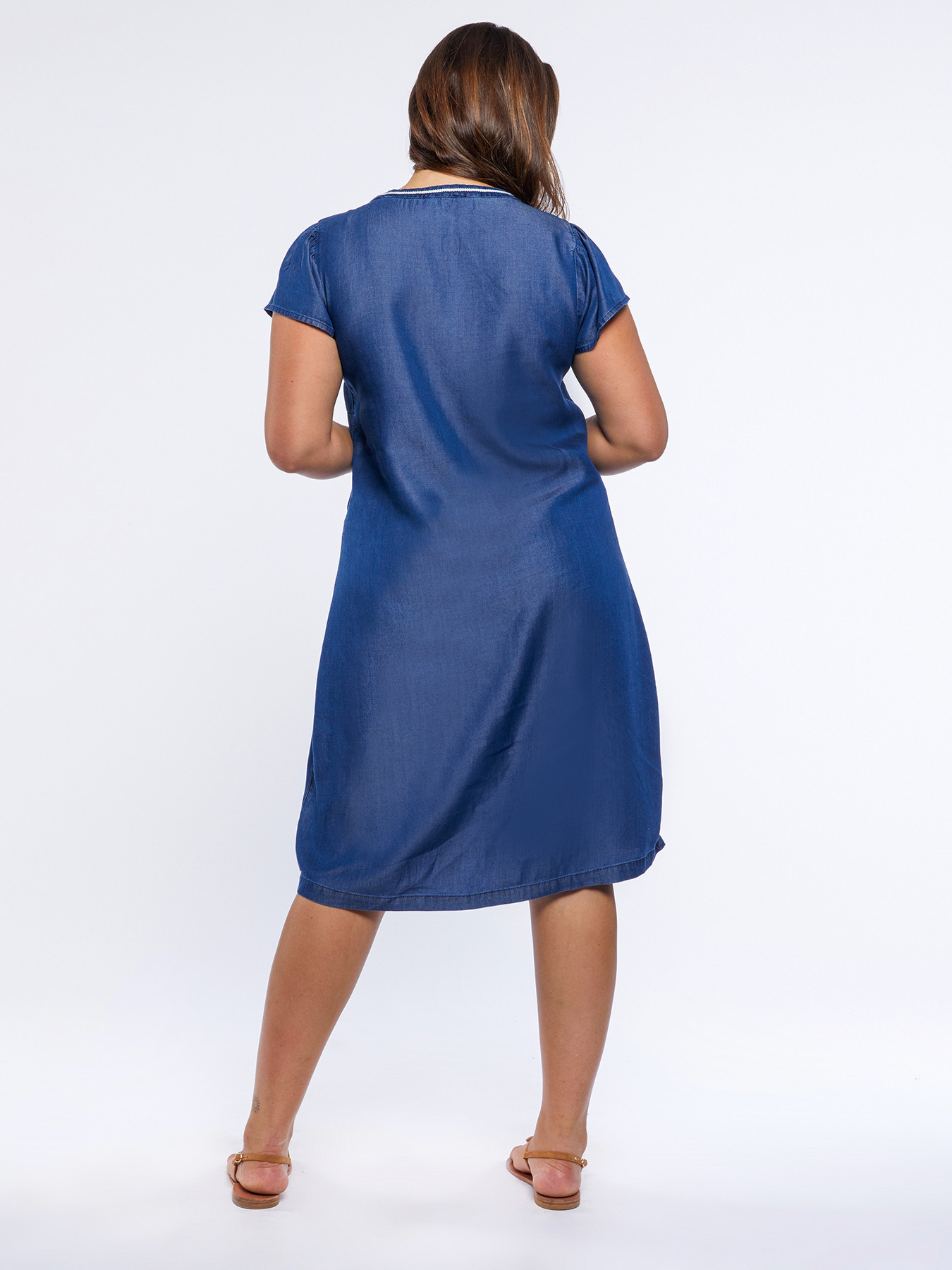 Vestido de tencel con bordado &eacute;tnico image number 1