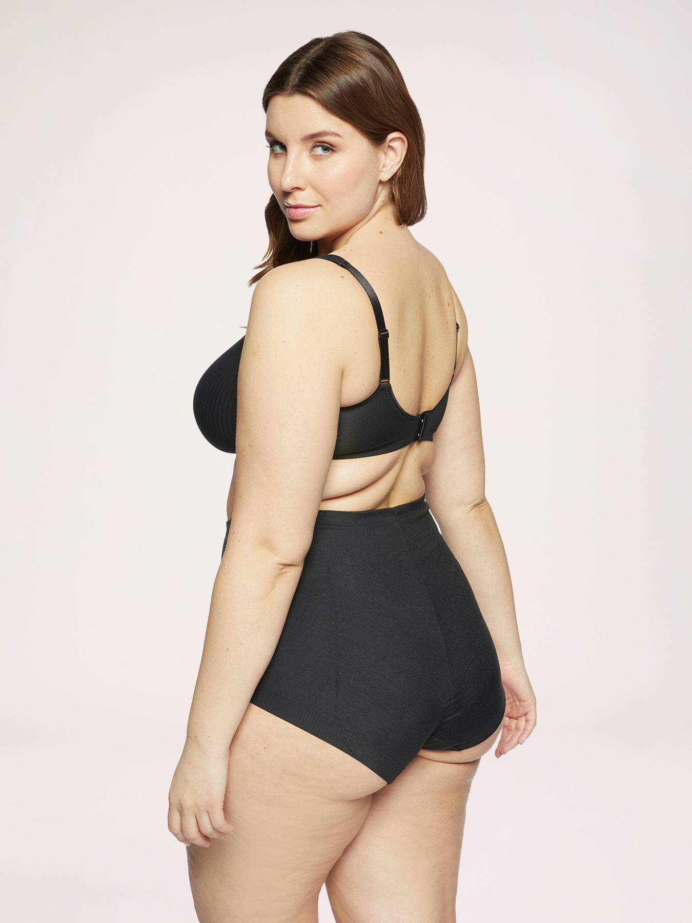 Triumph bra with underwire E cup image number 1