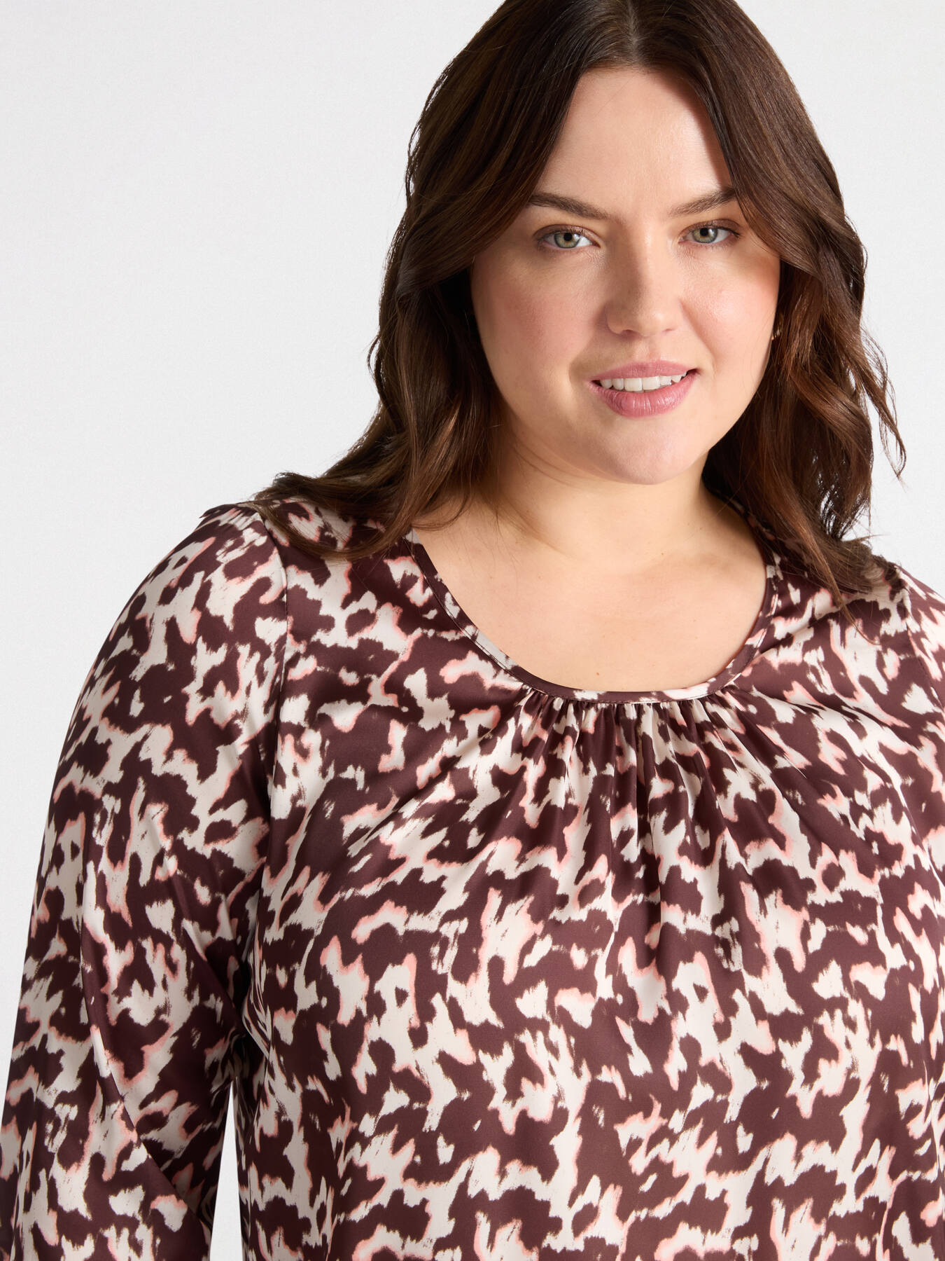 Blusa dalla stampa animalier image number 3