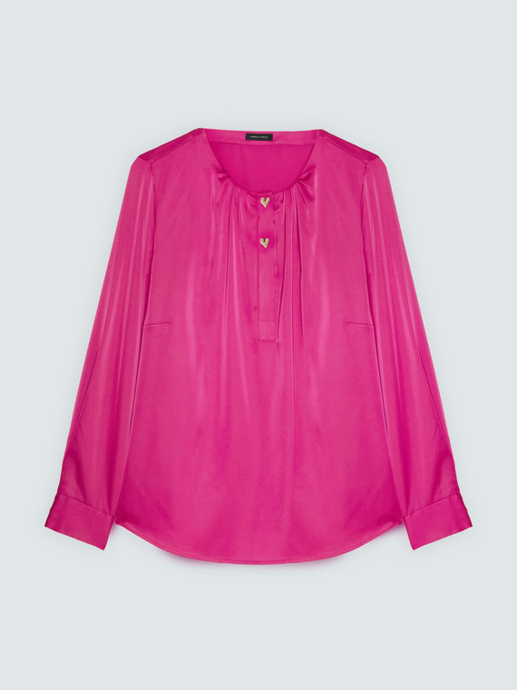 Blusa in raso con bottoni a forma di cuore