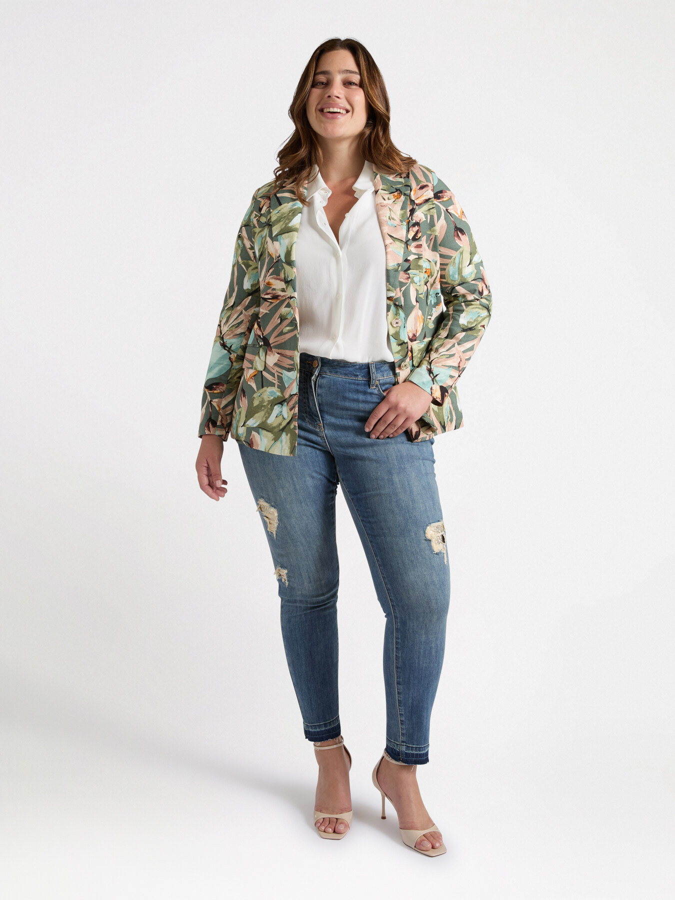 Skinny jeans with embroidery image number 3