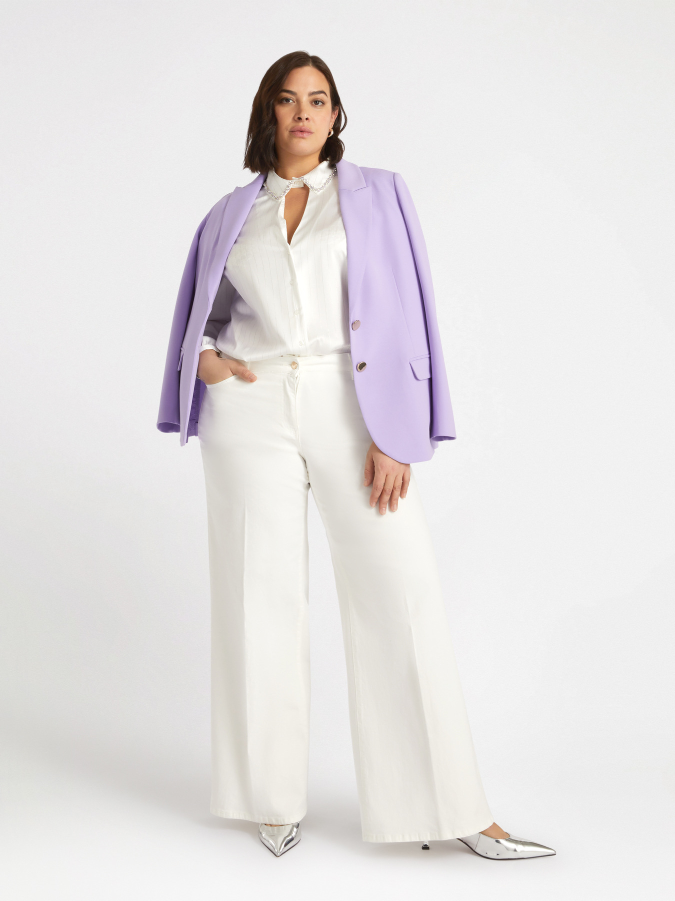 Hemdbluse mit tropfenf&ouml;rmigem Cut-Out und besticktem Kragen image number 4