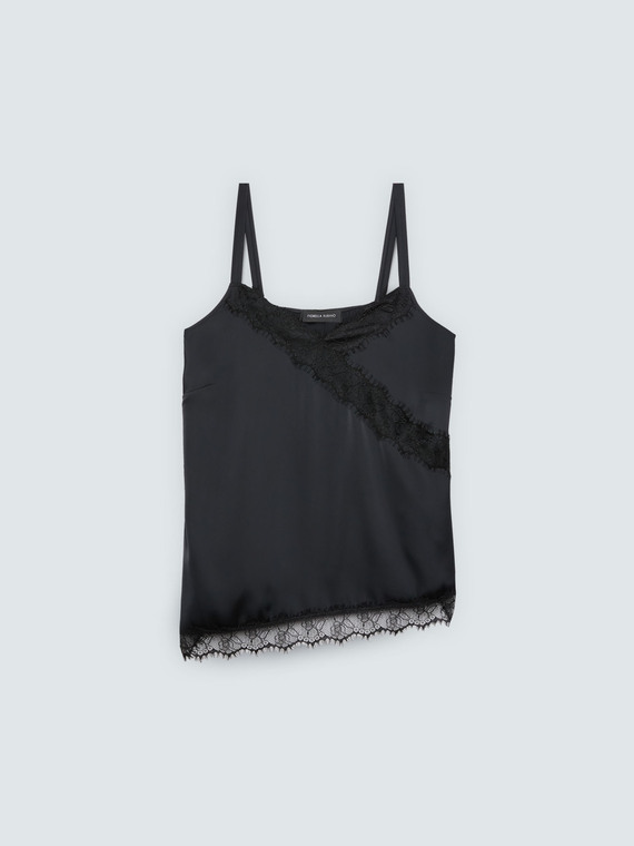 Top in raso con dettagli in pizzo