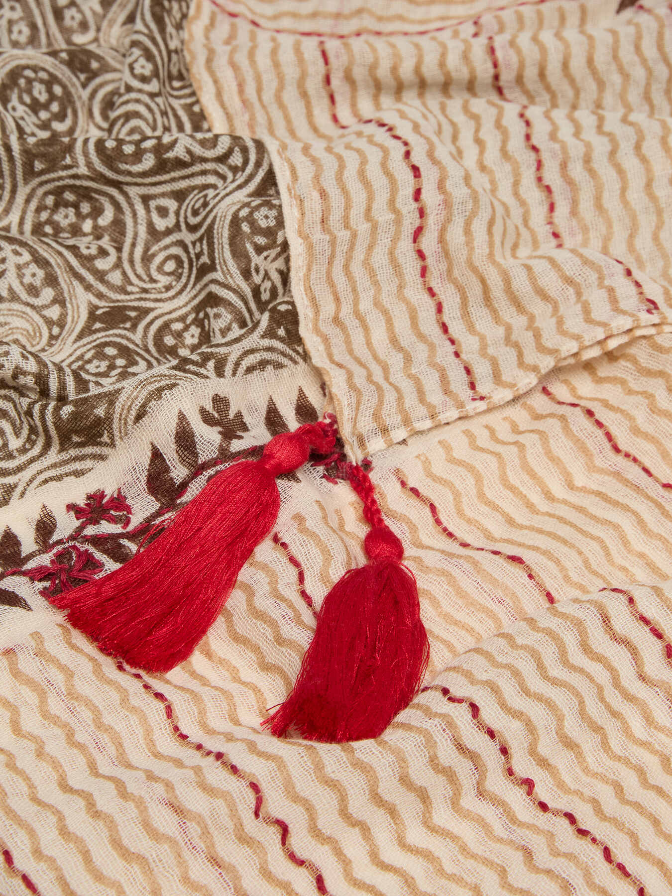 Scarf with tassels image number 2