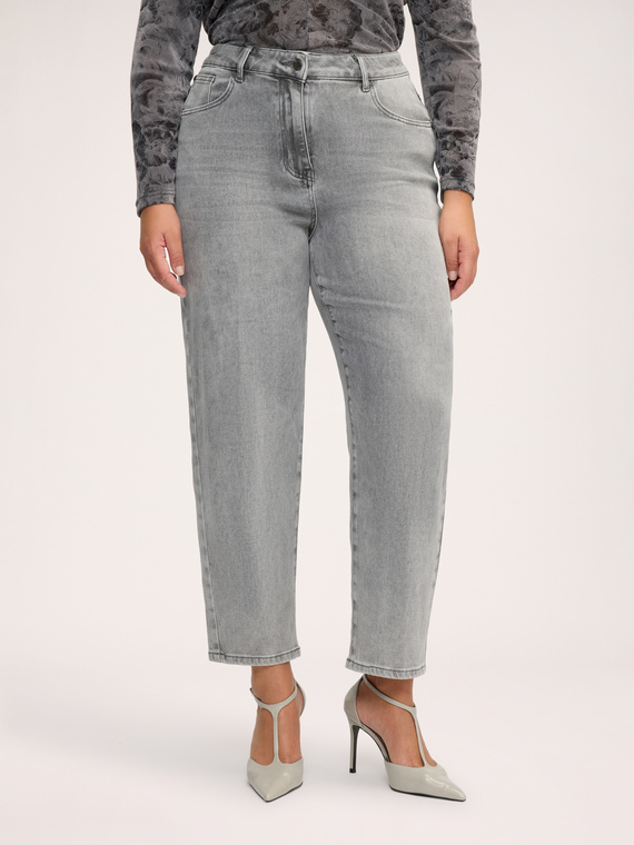 Mom Fit jeans in grey wash