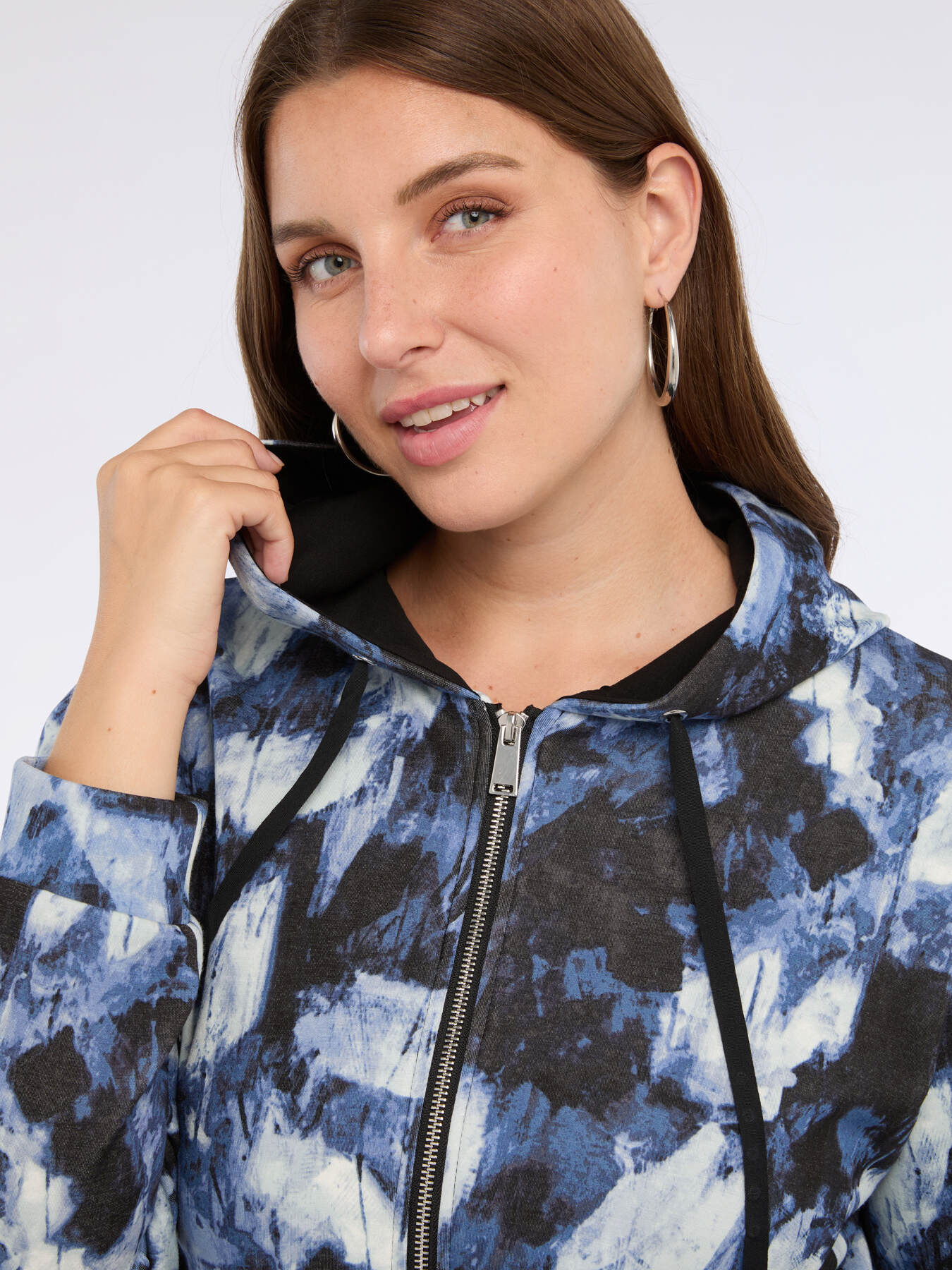 Zip-up hoodie image number 3