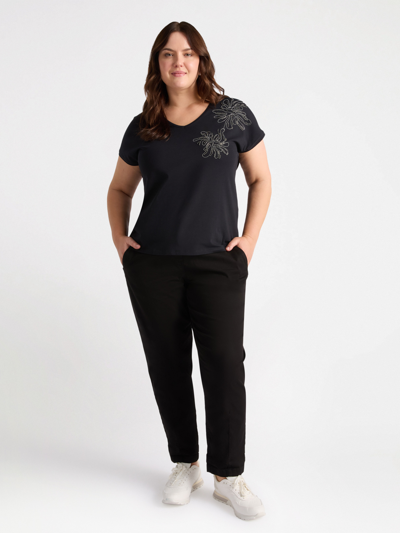 T-shirt avec broderie florale image number 2