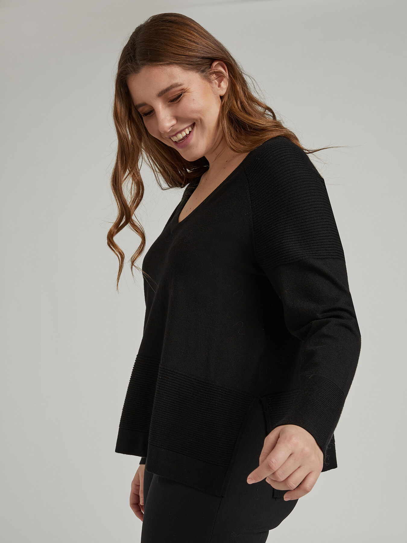 Maglia scollo a V image number 2