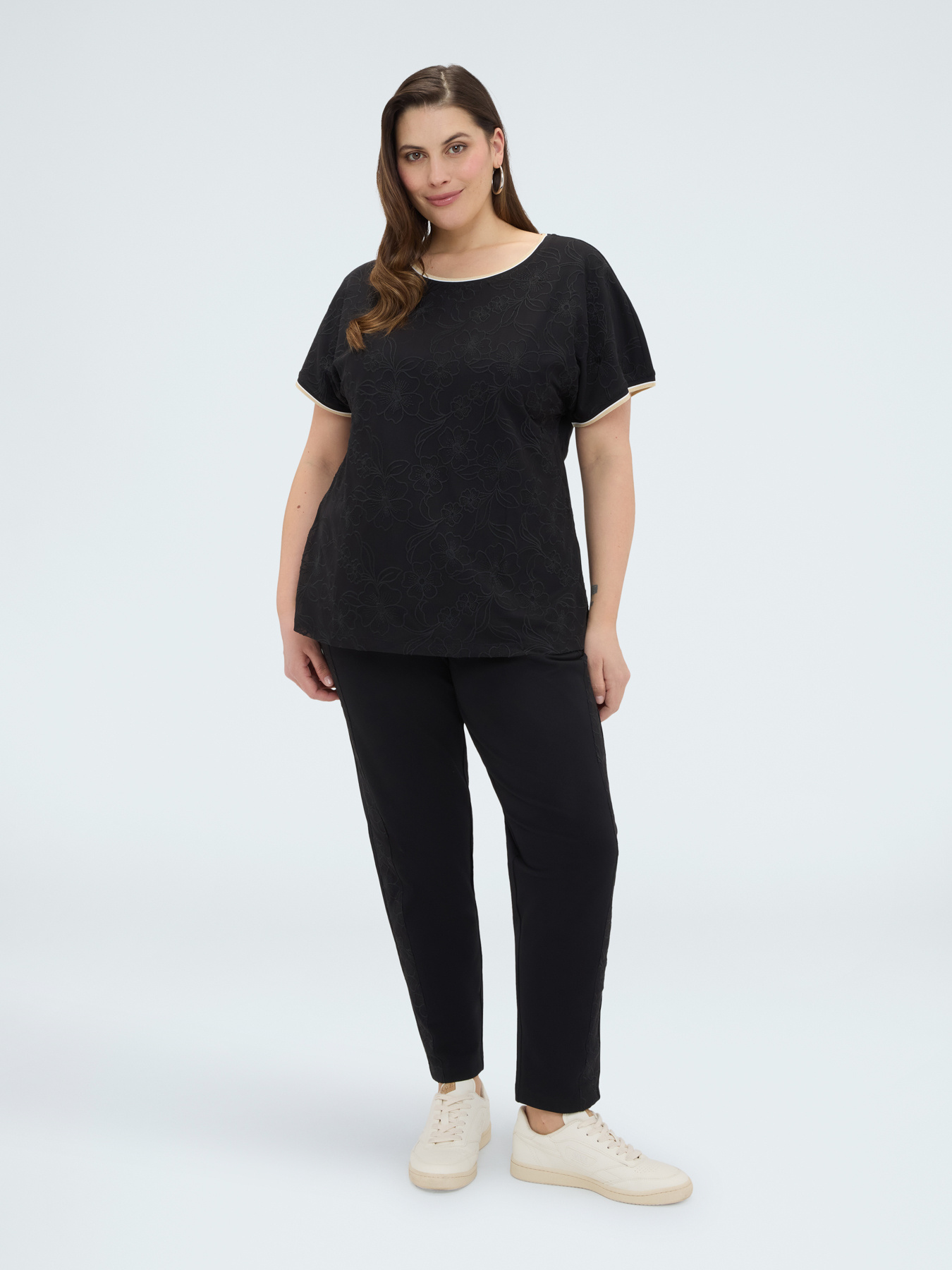 T-shirt with floral embroidery image number 3