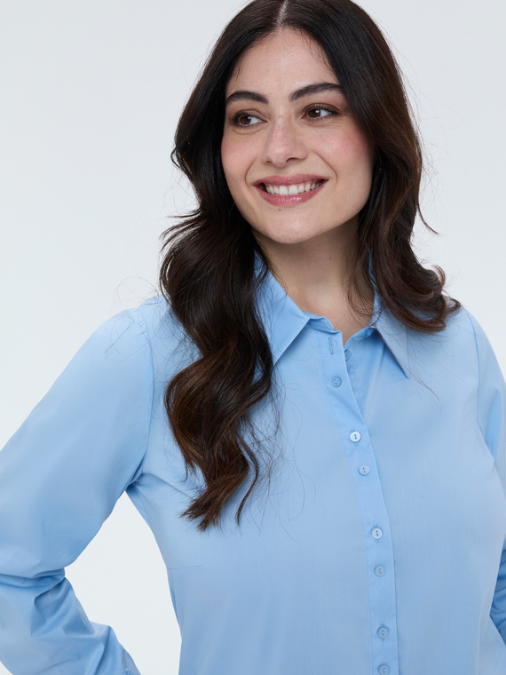 Camisa cl&aacute;sica en popel&iacute;n de algod&oacute;n