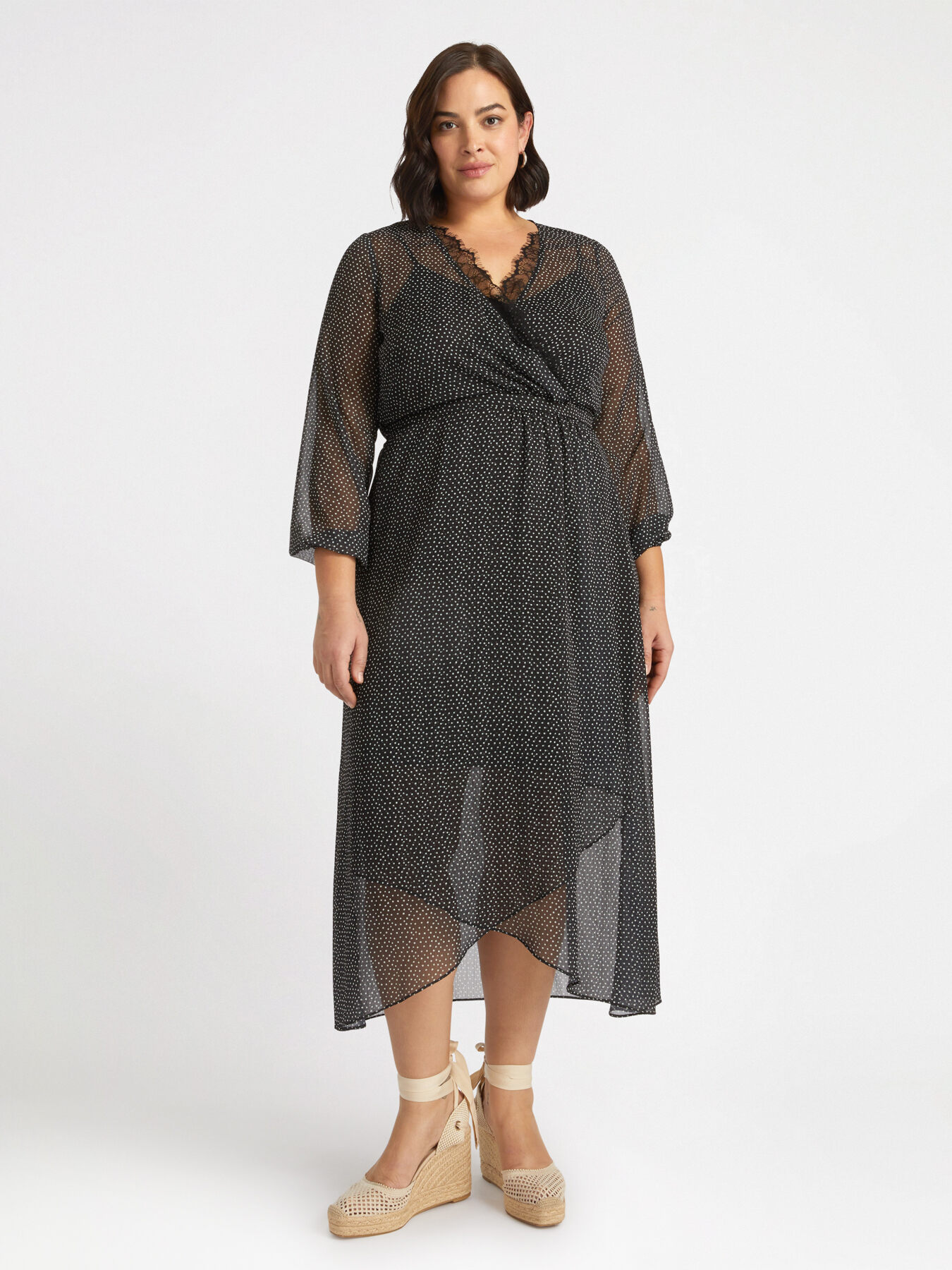 Gepunktetes Kleid mit &Uuml;berkreuzung vorne image number 2