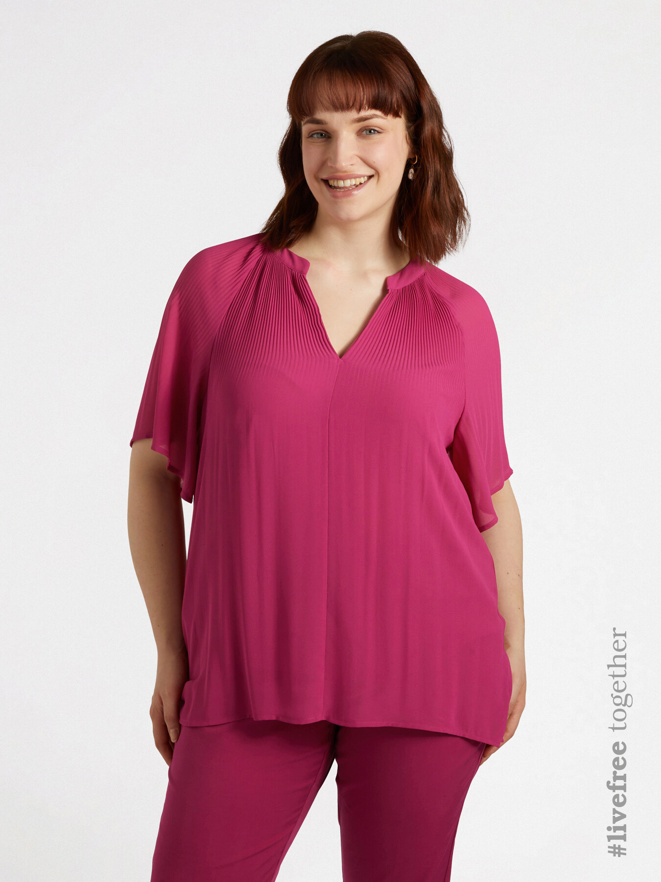 Blusa pliss&eacute; con scollo a V image number 0