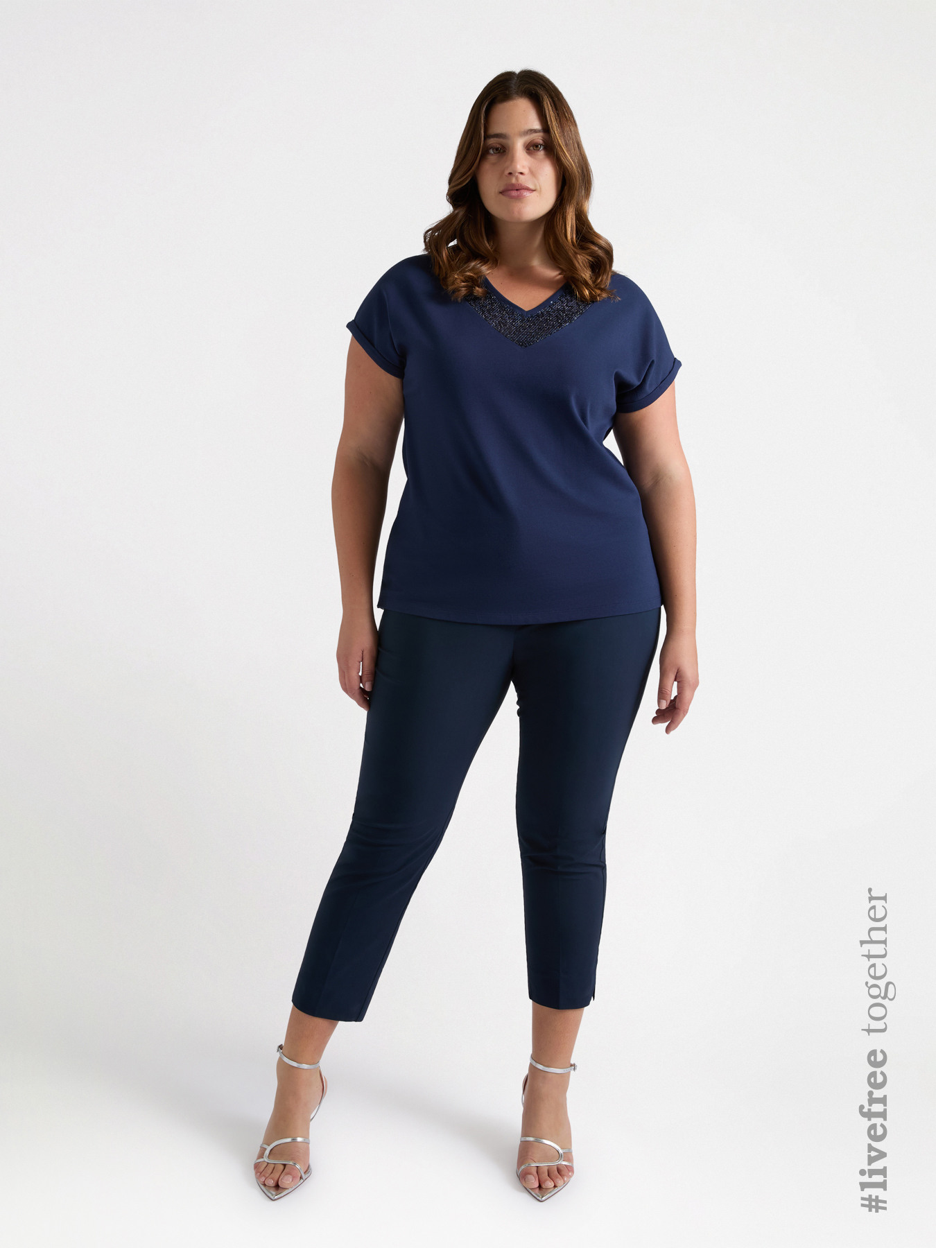 T-shirt avec encolure brod&eacute;e image number 0