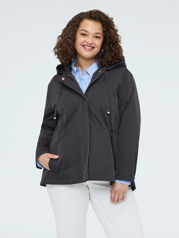 Parka with hood and appliqu&eacute;s