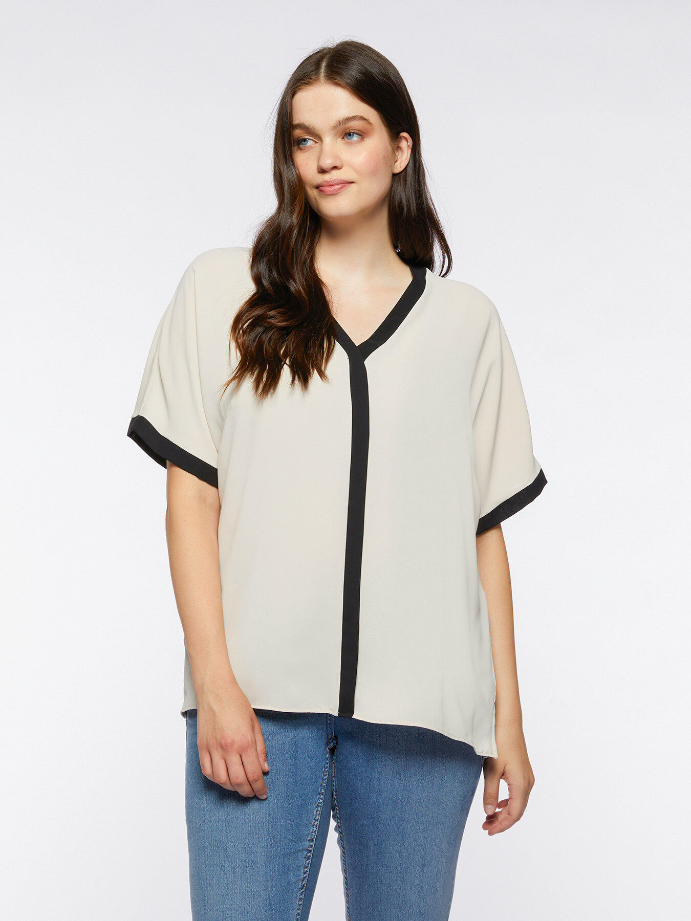 Blusa in georgette con bordi neri image number 0